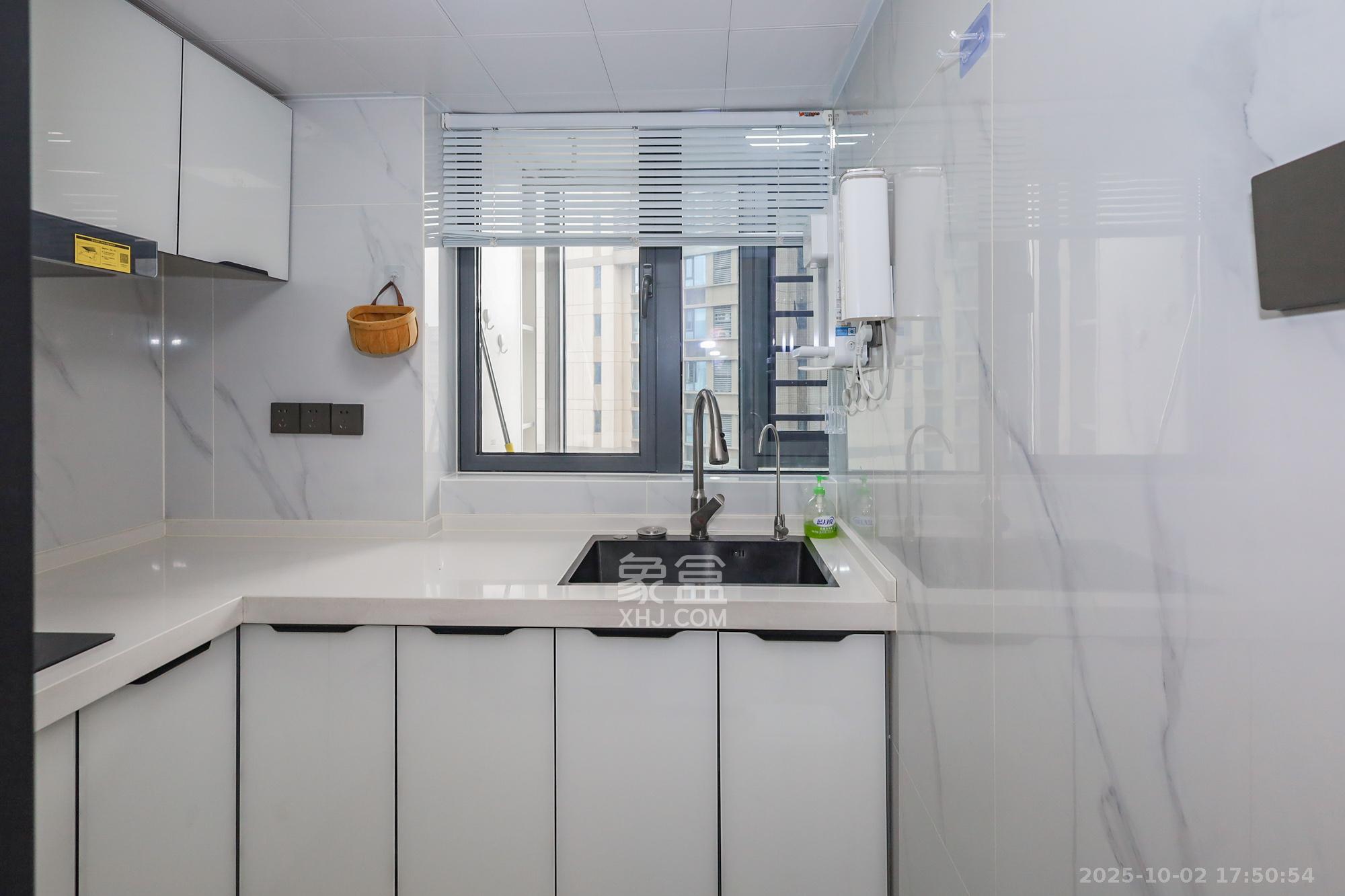 卓越中寰  2室2厅1卫    88.0万厨房