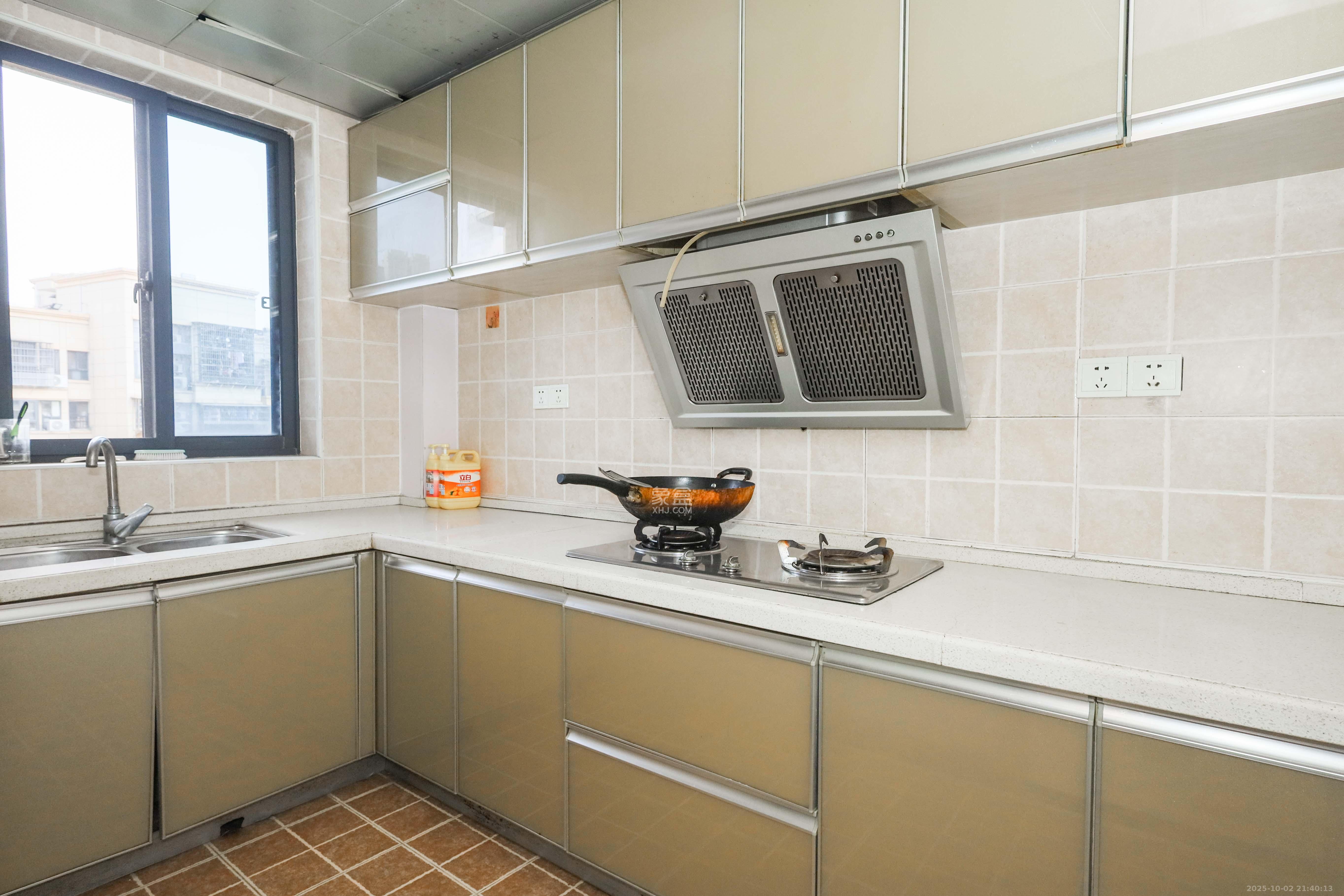 保利麓谷林语A区  3室2厅1卫    79.0万厨房