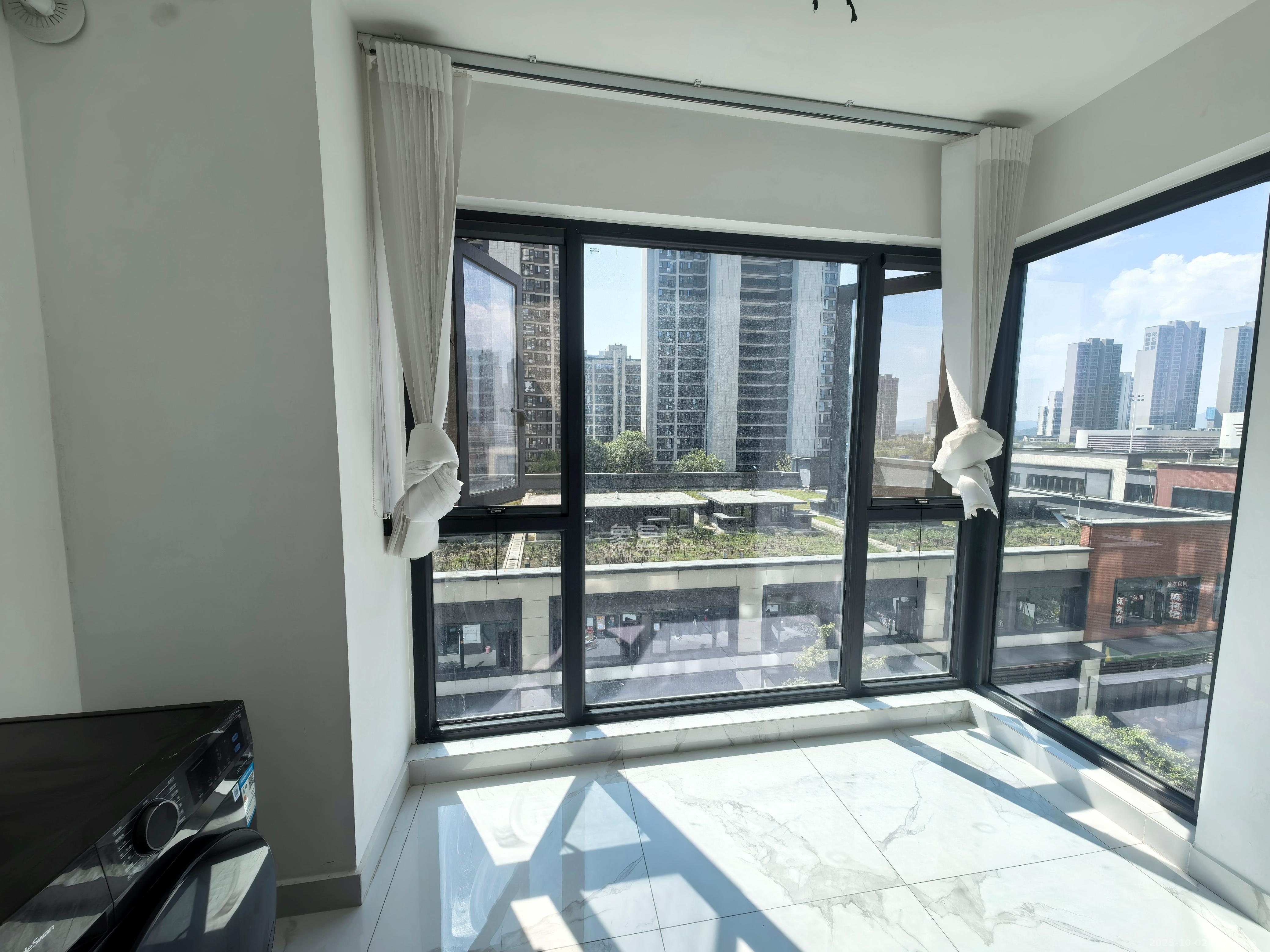 中海麓山境北区  3室2厅2卫    2700.0元/月室内图