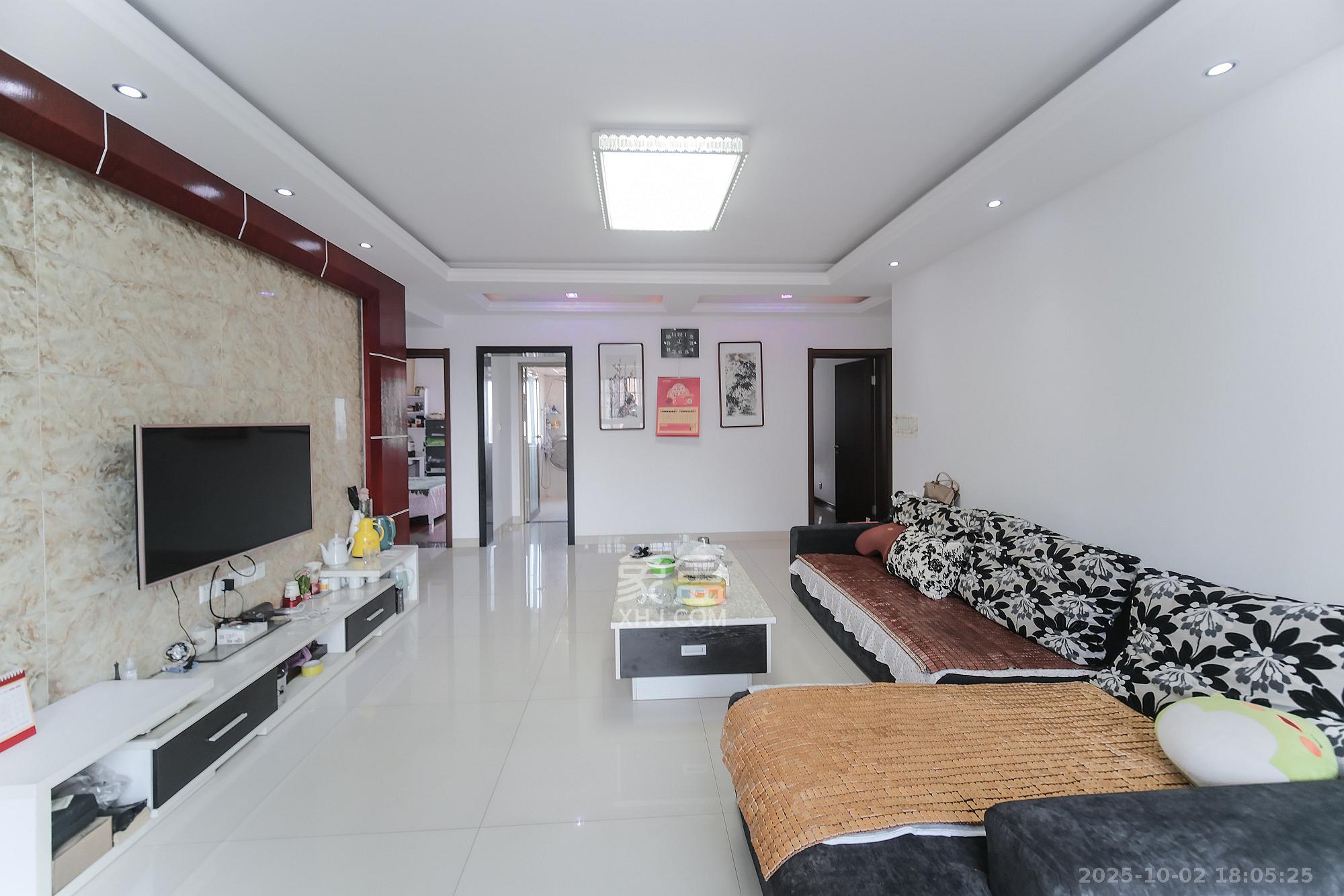 三一街区 3室2厅2卫 68.0万 三一街区 3室2厅2卫 68.0万客厅