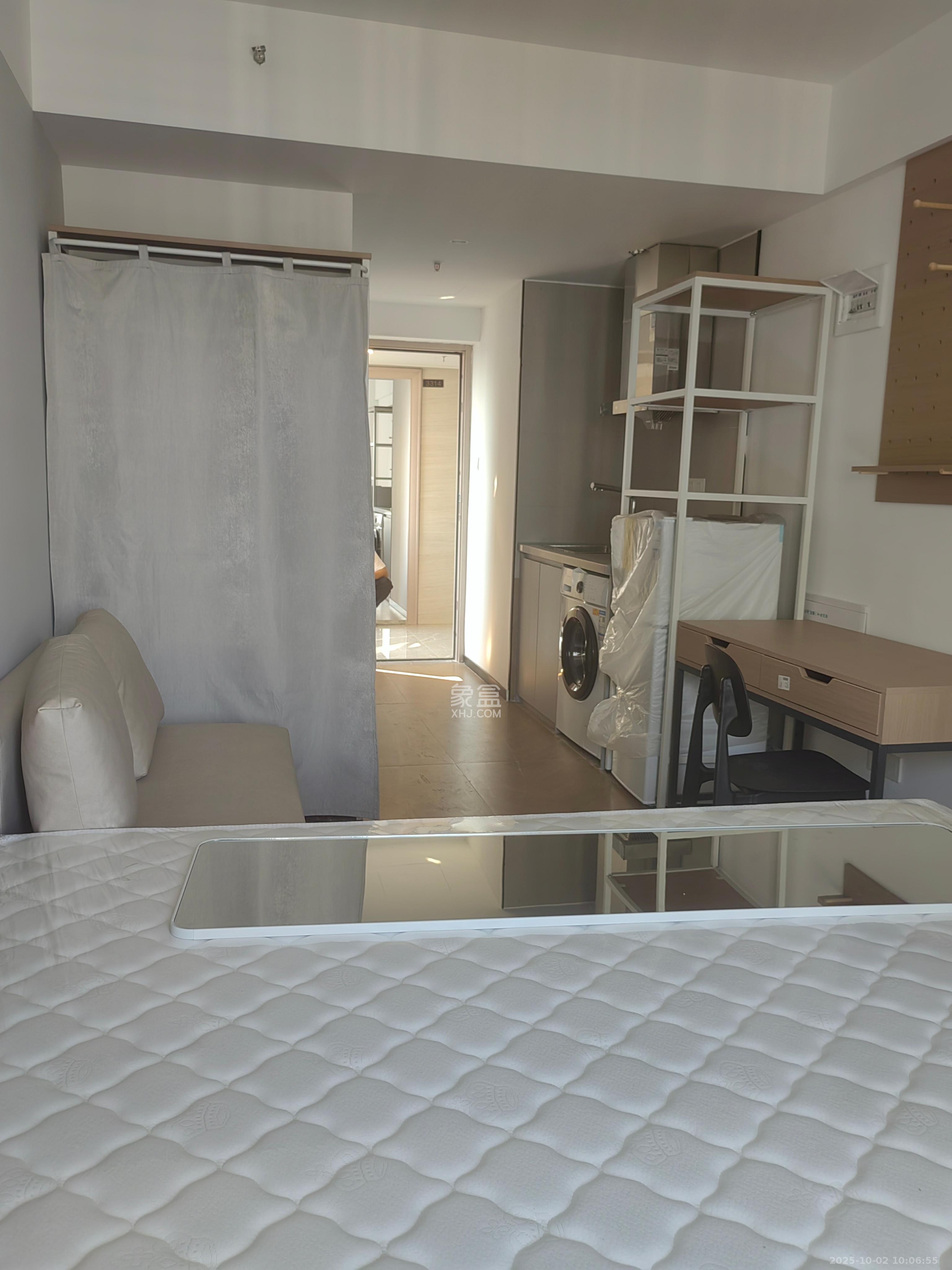 保利中环广场(保利中悦苑)  1室0厅1卫    1400.0元/月 保利中环广场(保利中悦苑)  1室0厅1卫    1400.0元/月