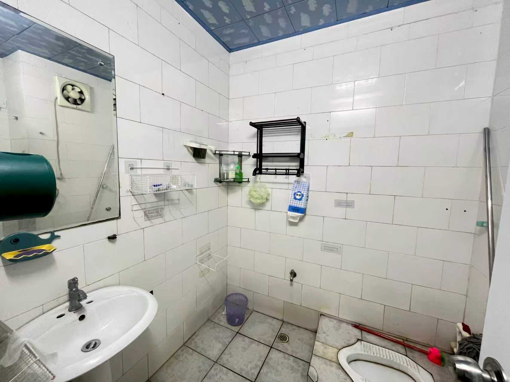 华贸大厦(华贸花苑) 2室2厅1卫 1800.0元/月 华贸大厦(华贸花苑) 2室2厅1卫 1800.0元/月室内图