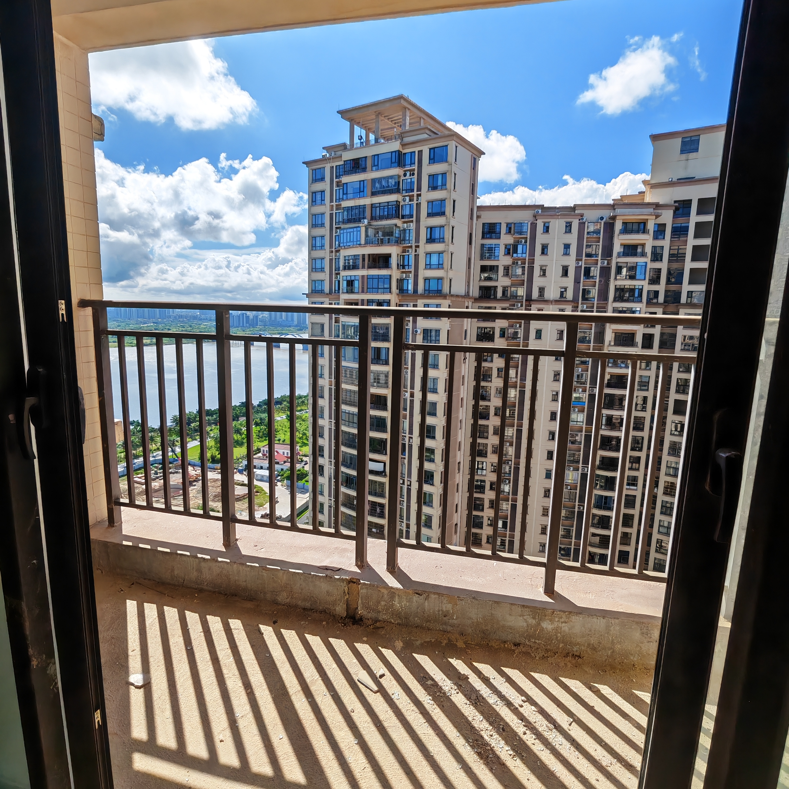 和风江岸 4室2厅2卫 265.0万 和风江岸 4室2厅2卫 265.0万客厅