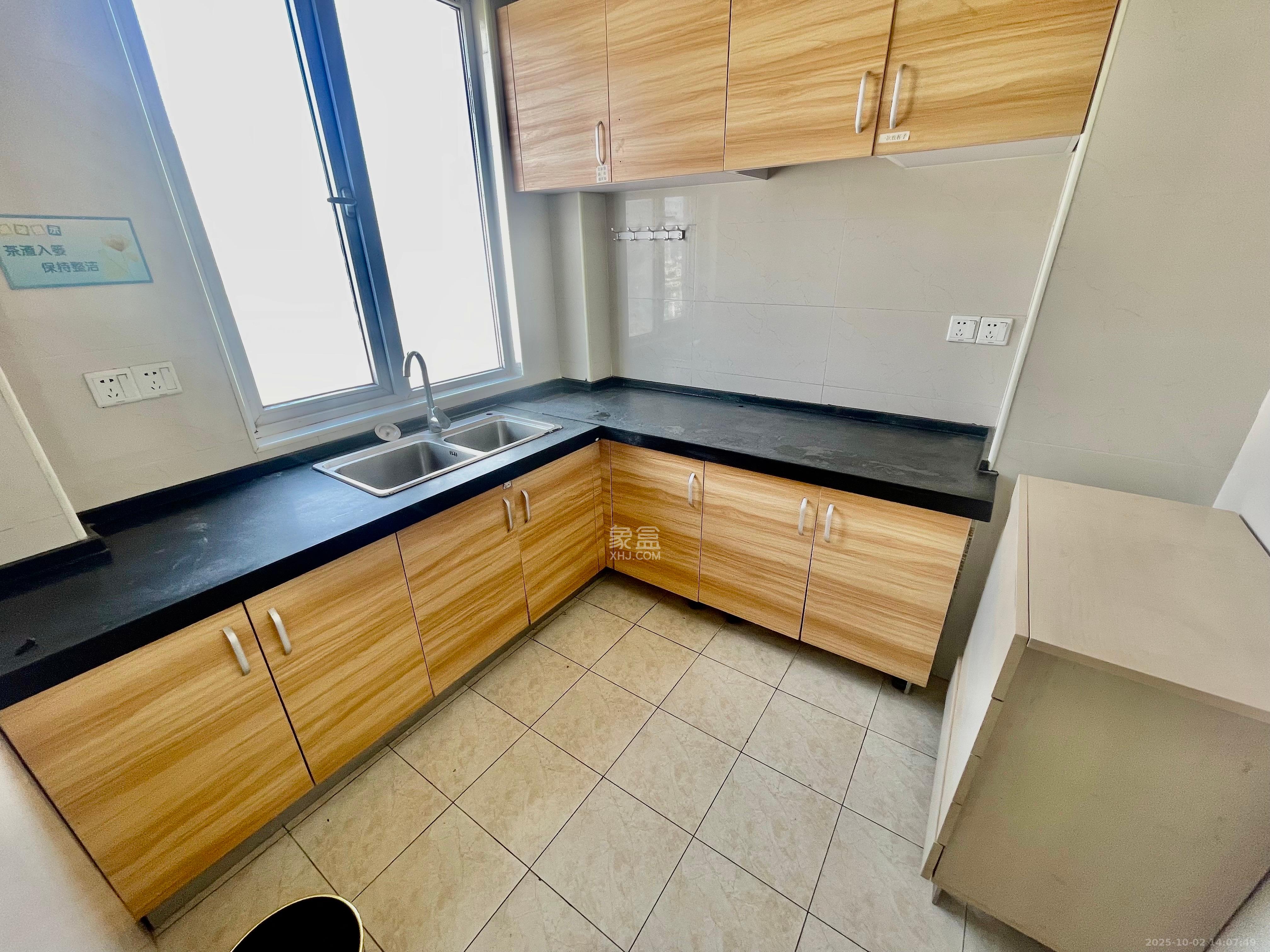 麓阳和景雅苑 6室2厅3卫 4800.0元/月 麓阳和景雅苑 6室2厅3卫 4800.0元/月室内图