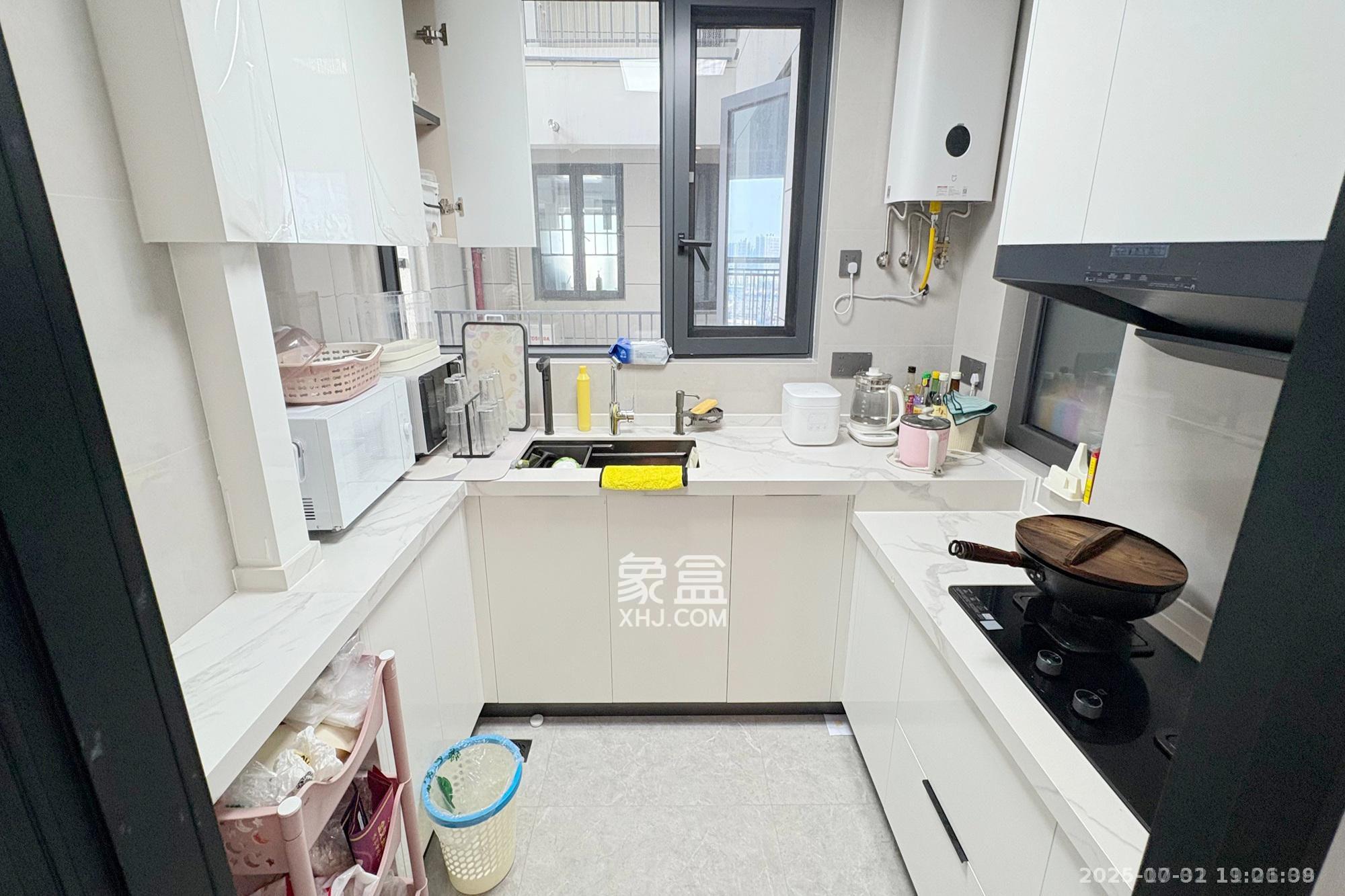 世茂璀璨风华  3室2厅2卫    5000.0元/月室内图