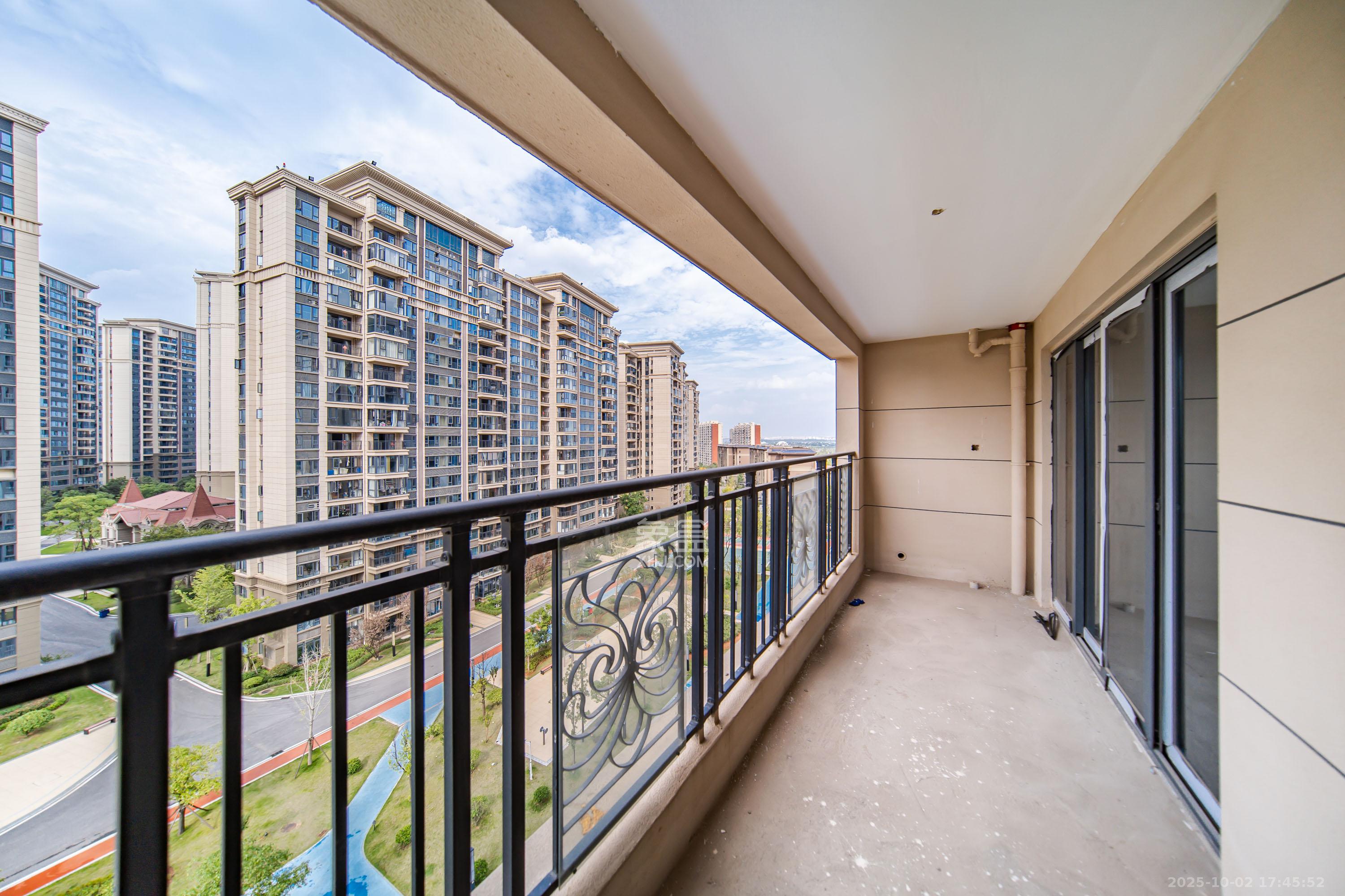 梦想滨江左岸 3室2厅2卫 73.0万 梦想滨江左岸 3室2厅2卫 73.0万阳台