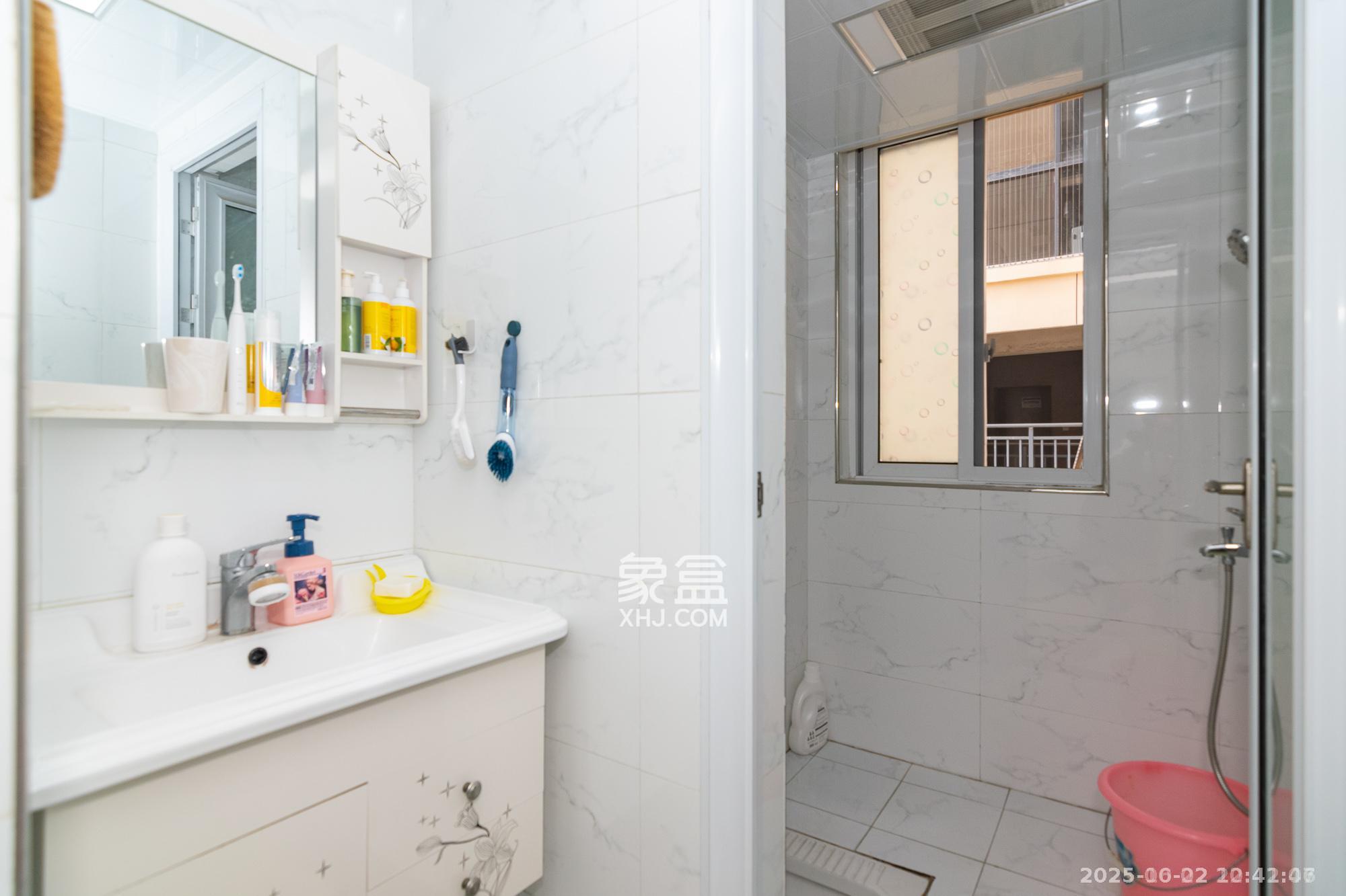 荣盛岳麓峰景 3室2厅1卫 2000.0元/月 荣盛岳麓峰景 3室2厅1卫 2000.0元/月室内图