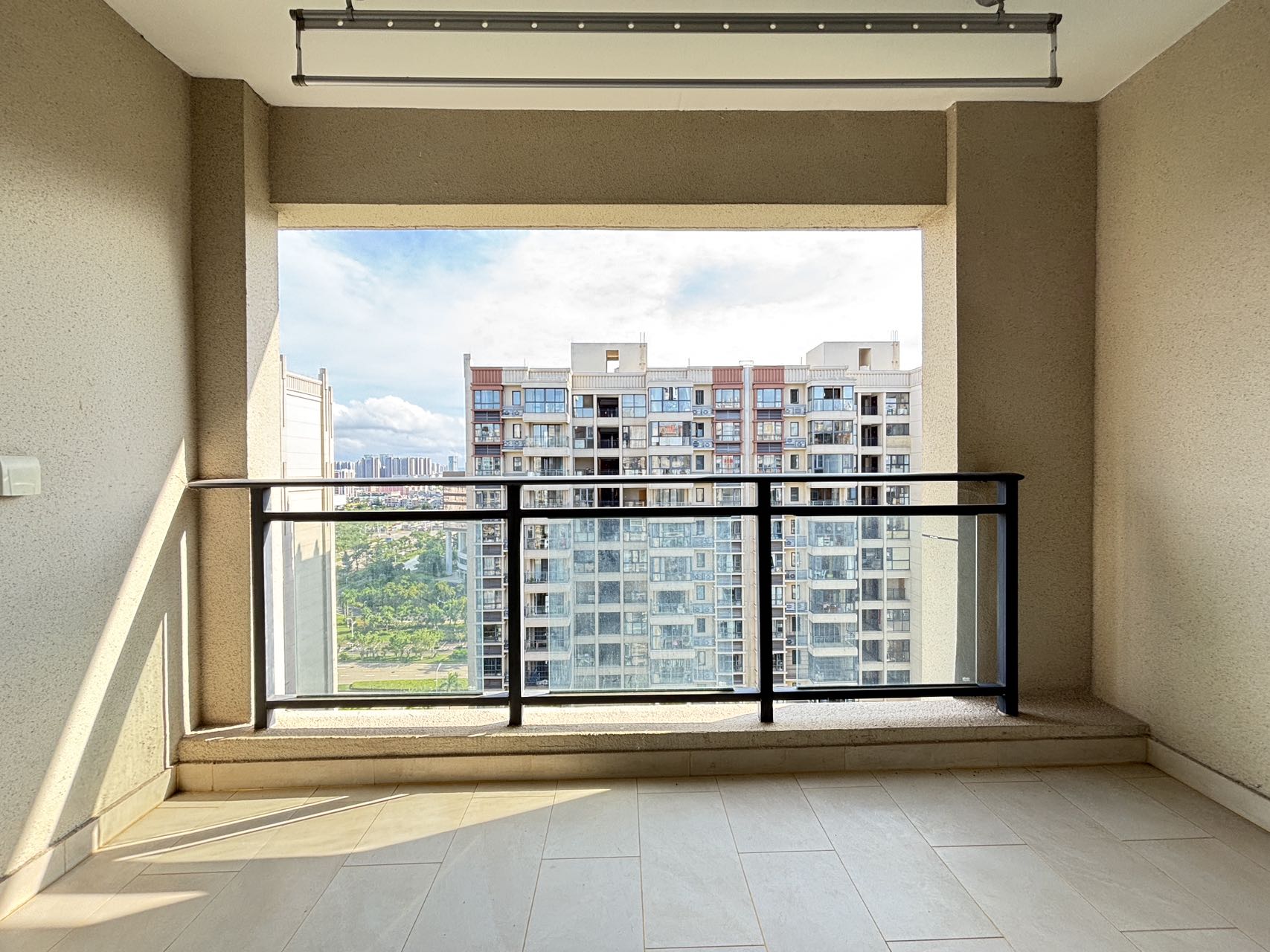 伊泰天骄三期  1室0厅0卫    125.0万 伊泰天骄三期  1室0厅0卫    125.0万室内图