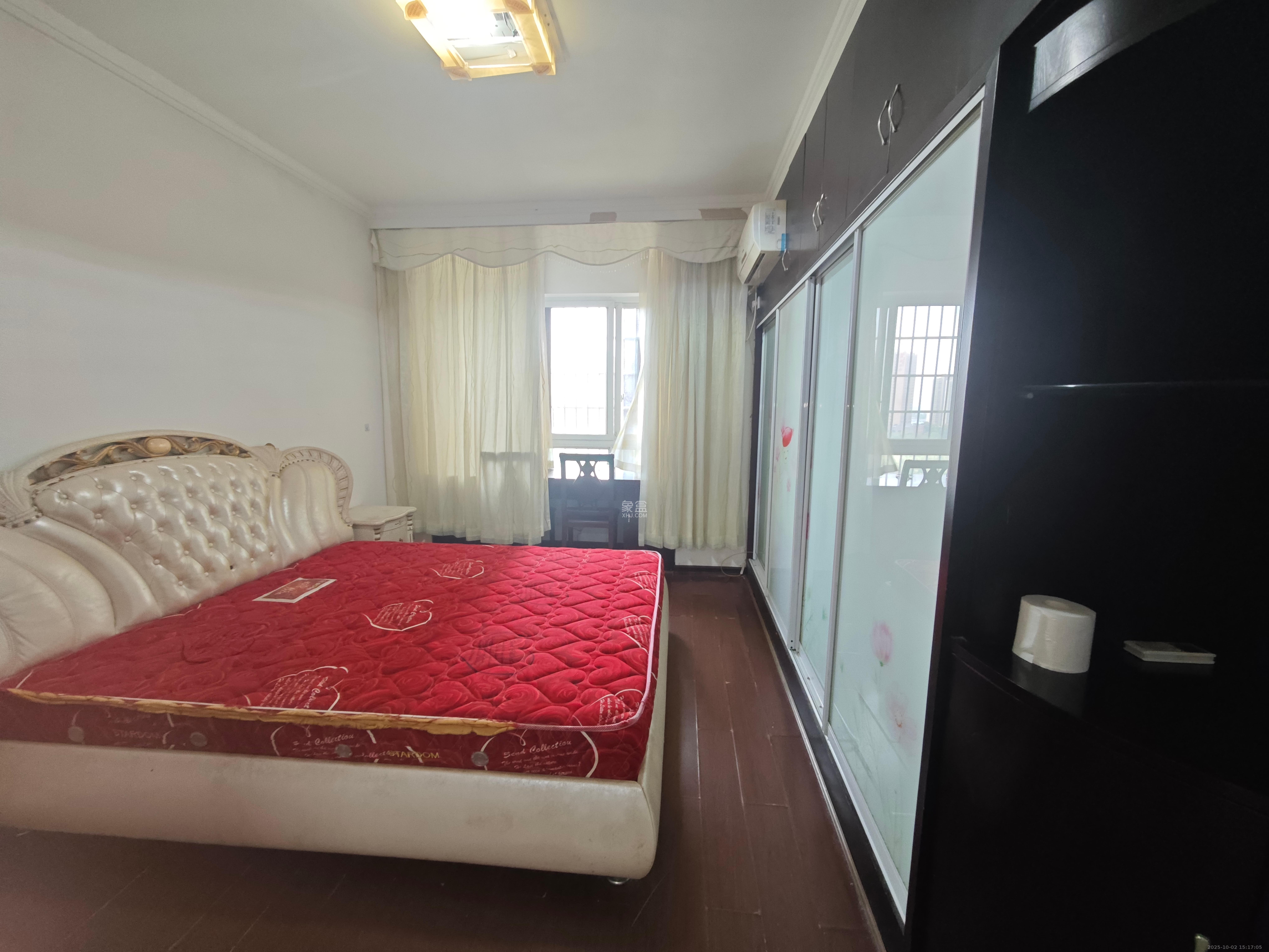 楚天馨苑 3室2厅2卫 2200.0元/月 楚天馨苑 3室2厅2卫 2200.0元/月室内图