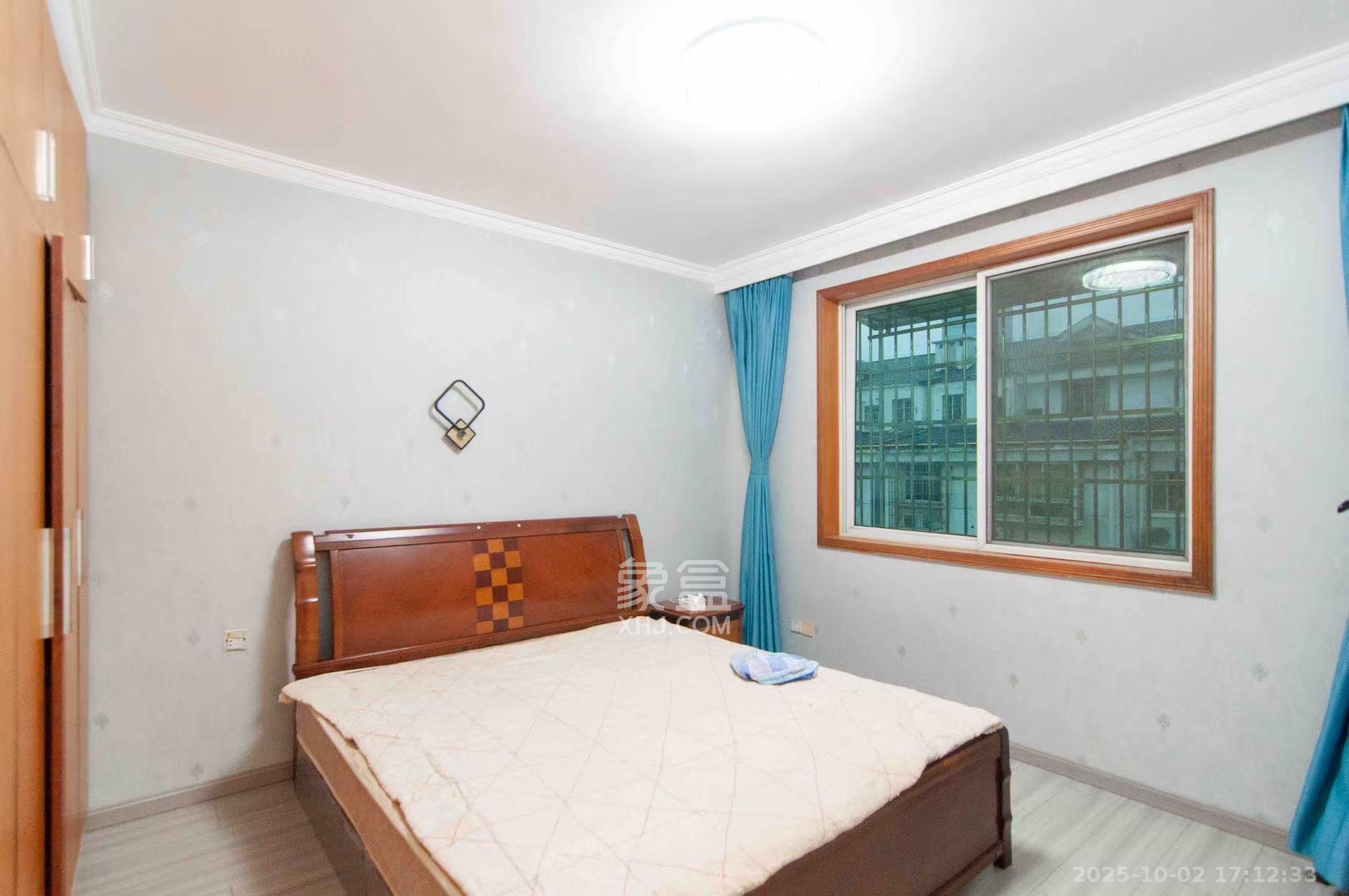 恩瑞麓山名园(龙王港小区) 3室2厅1卫 2000.0元/月 恩瑞麓山名园(龙王港小区) 3室2厅1卫 2000.0元/月室内图