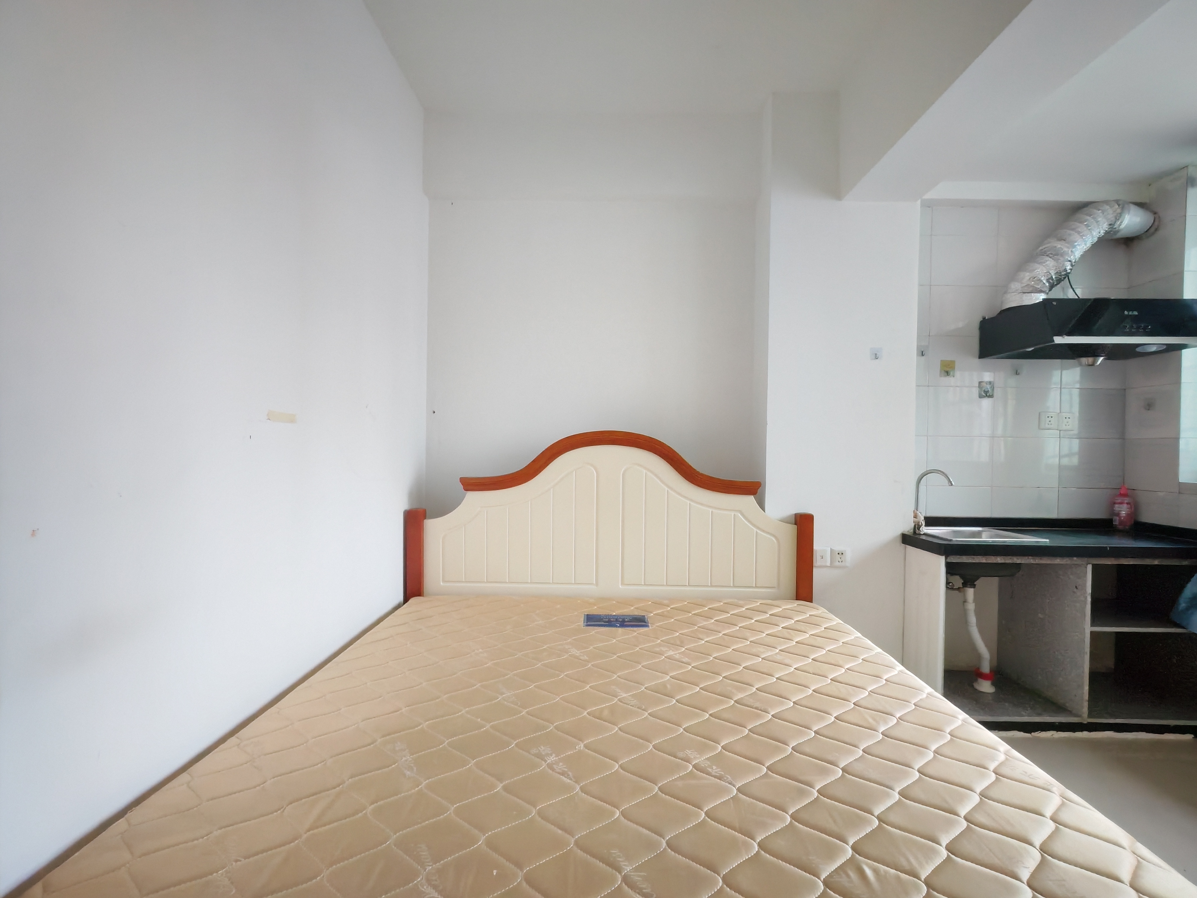 金都大厦(龙华路) 1室1厅1卫 28.0万 金都大厦(龙华路) 1室1厅1卫 28.0万客厅