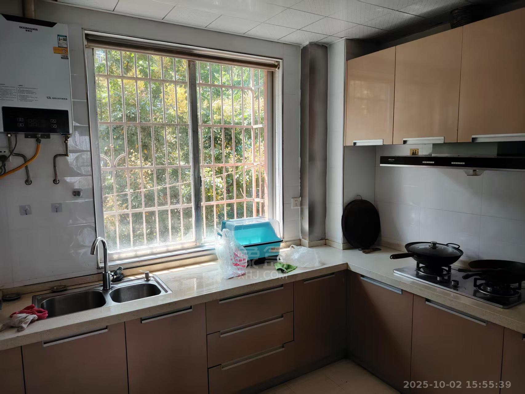 兴湖家园  3室2厅2卫    1500.0元/月室内图