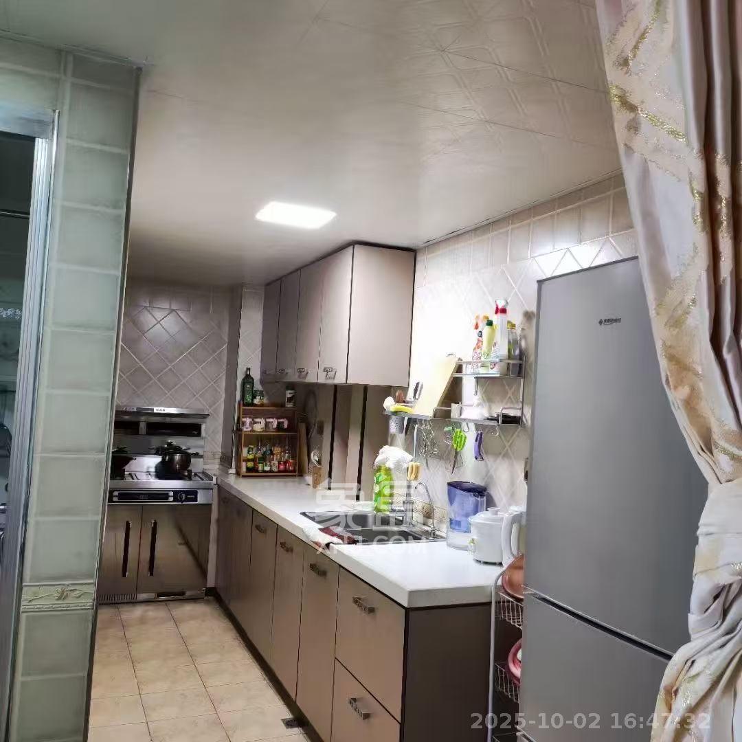 欧莱雅郡  3室2厅1卫    1800.0元/月室内图