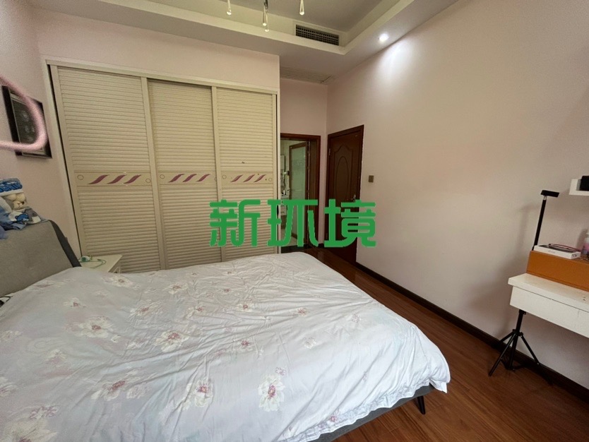紫荆园别墅  6室2厅3卫    215.0万卧室