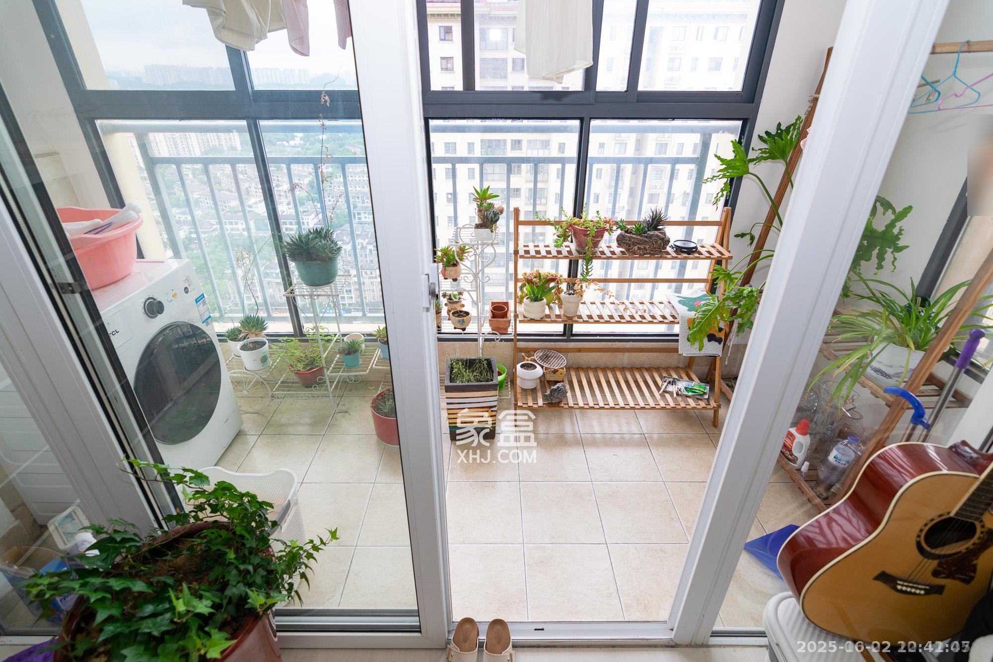 荣盛岳麓峰景 3室2厅1卫 2000.0元/月 荣盛岳麓峰景 3室2厅1卫 2000.0元/月室内图