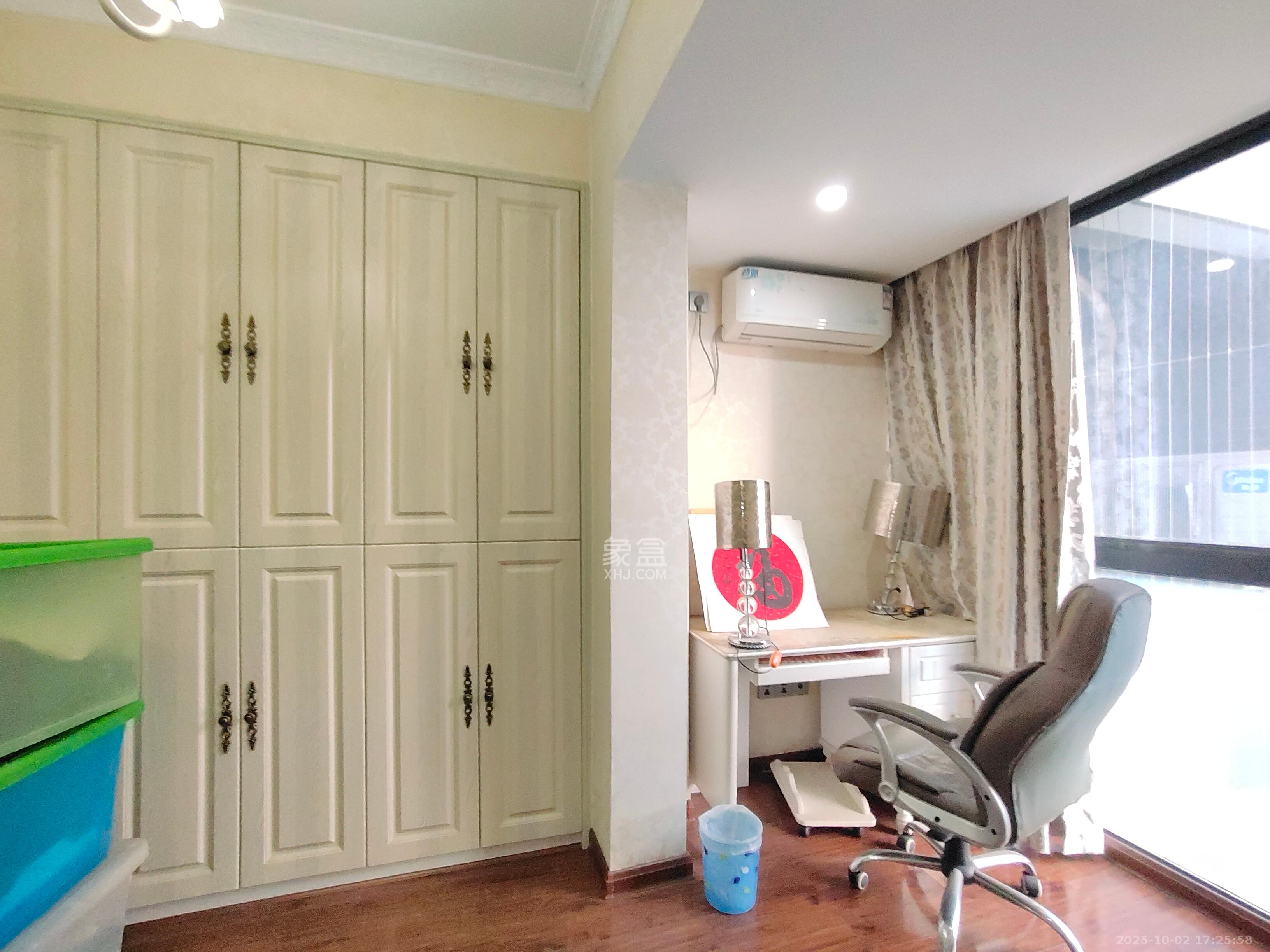 融科东南海 5室2厅2卫 4100.0元/月 融科东南海 5室2厅2卫 4100.0元/月室内图