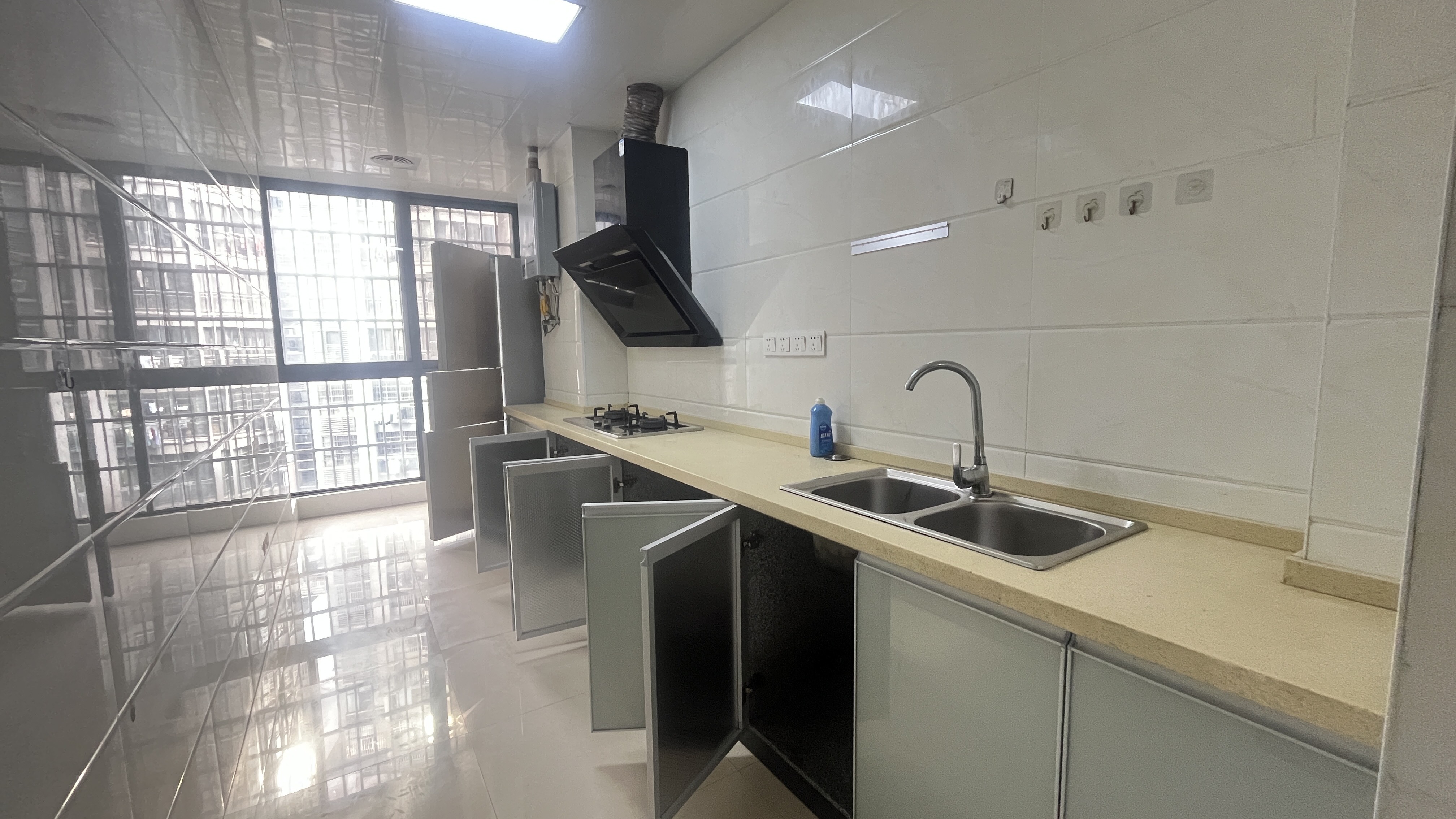 龙洲馨苑 3室2厅2卫 2200.0元/月 龙洲馨苑 3室2厅2卫 2200.0元/月室内图