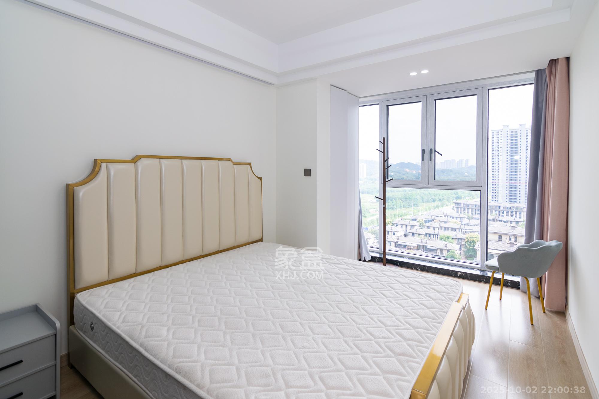 澳海望洲府  4室2厅2卫    69.8万卧室