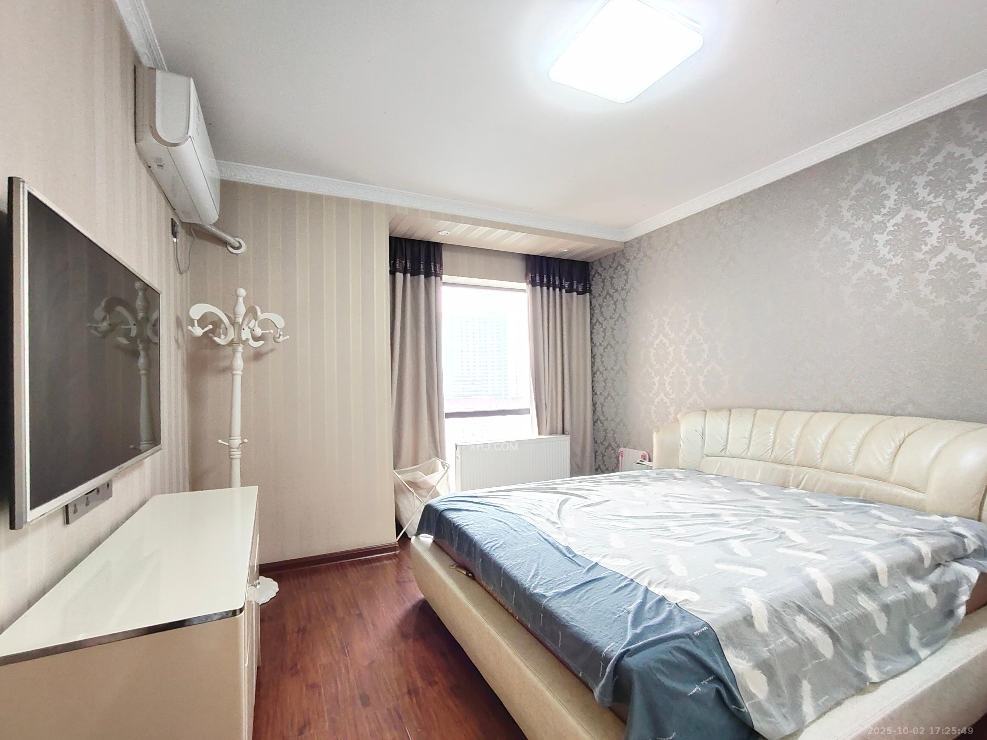 融科东南海 5室2厅2卫 4100.0元/月 融科东南海 5室2厅2卫 4100.0元/月室内图