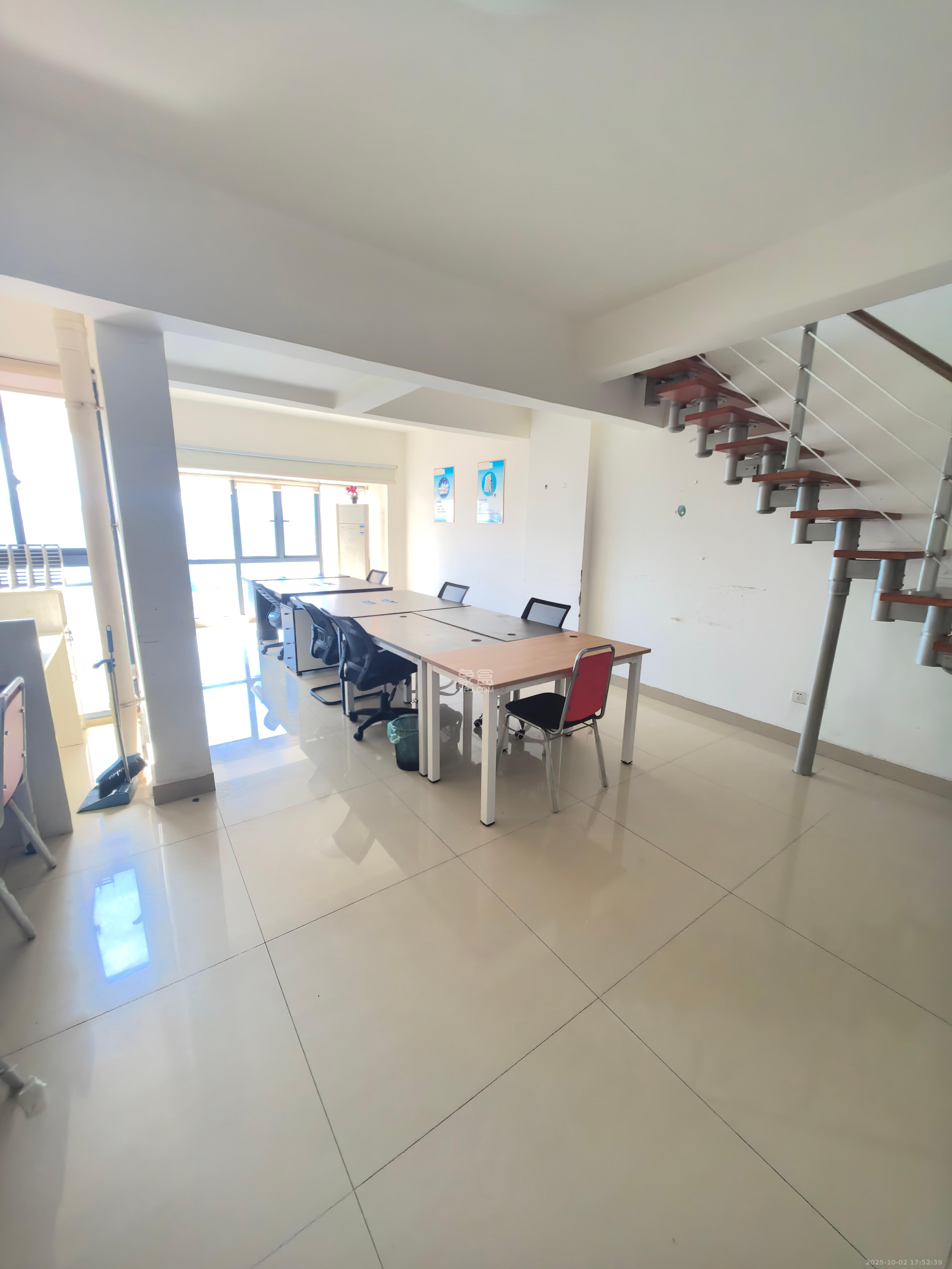 雅阁国际 3室1厅1卫 2600.0元/月 雅阁国际 3室1厅1卫 2600.0元/月室内图