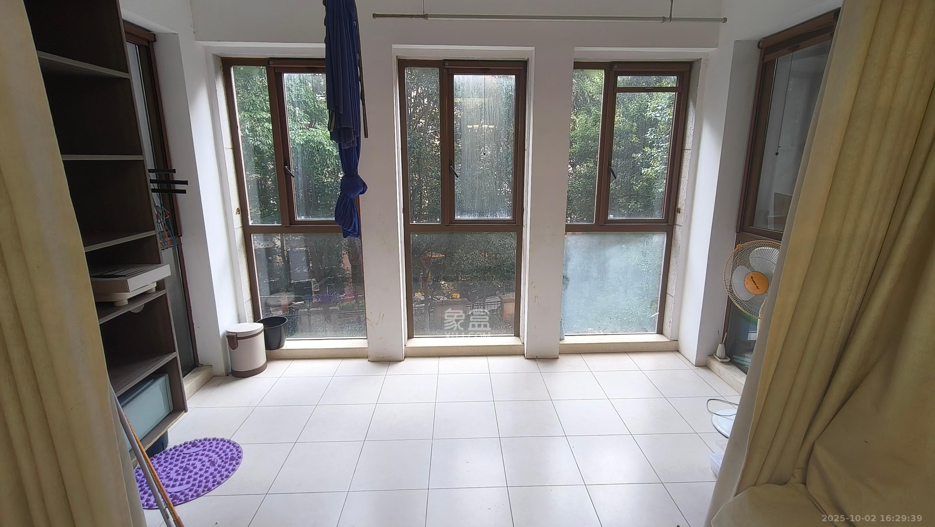 第六都(陆都小区) 4室2厅2卫 3800.0元/月 第六都(陆都小区) 4室2厅2卫 3800.0元/月室内图