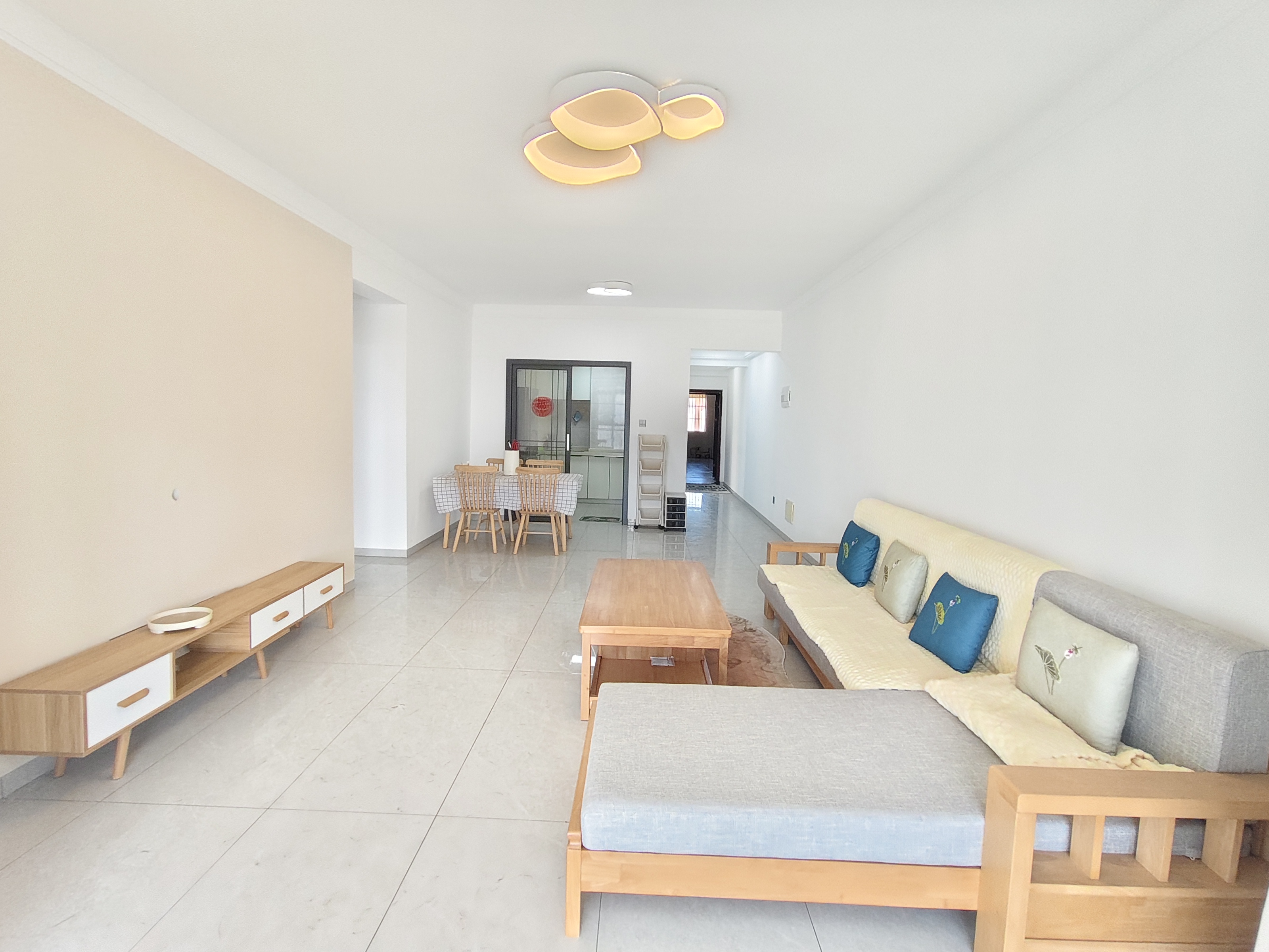 金盘花园(海马金盘花园1期) 3室2厅2卫 3200.0元/月 金盘花园(海马金盘花园1期) 3室2厅2卫 3200.0元/月室内图