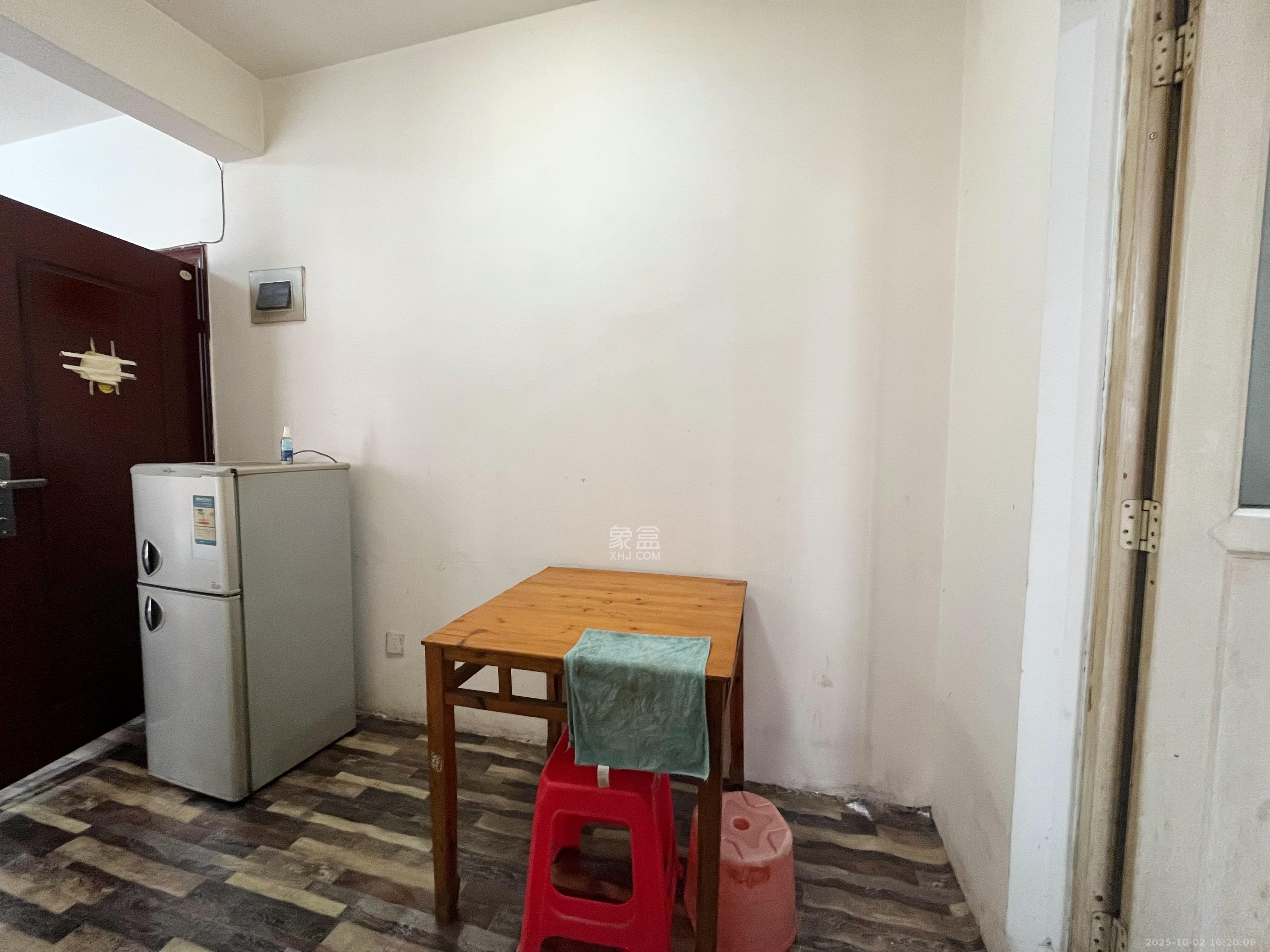 彩都公寓 1室1厅1卫 950.0元/月 彩都公寓 1室1厅1卫 950.0元/月室内图