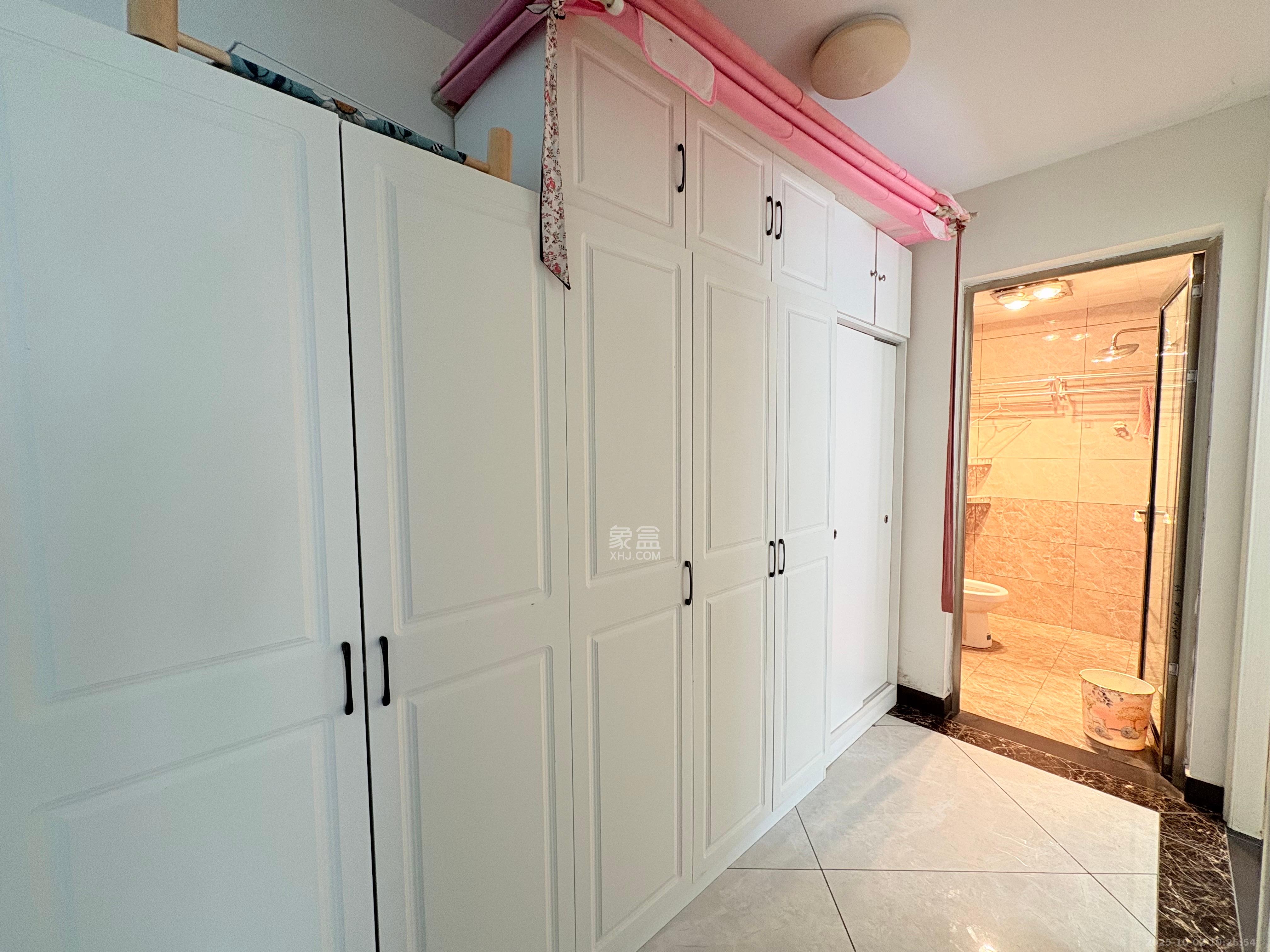 芙蓉万国城MOMA（卓越汇富苑）  4室2厅2卫    2680.0元/月室内图