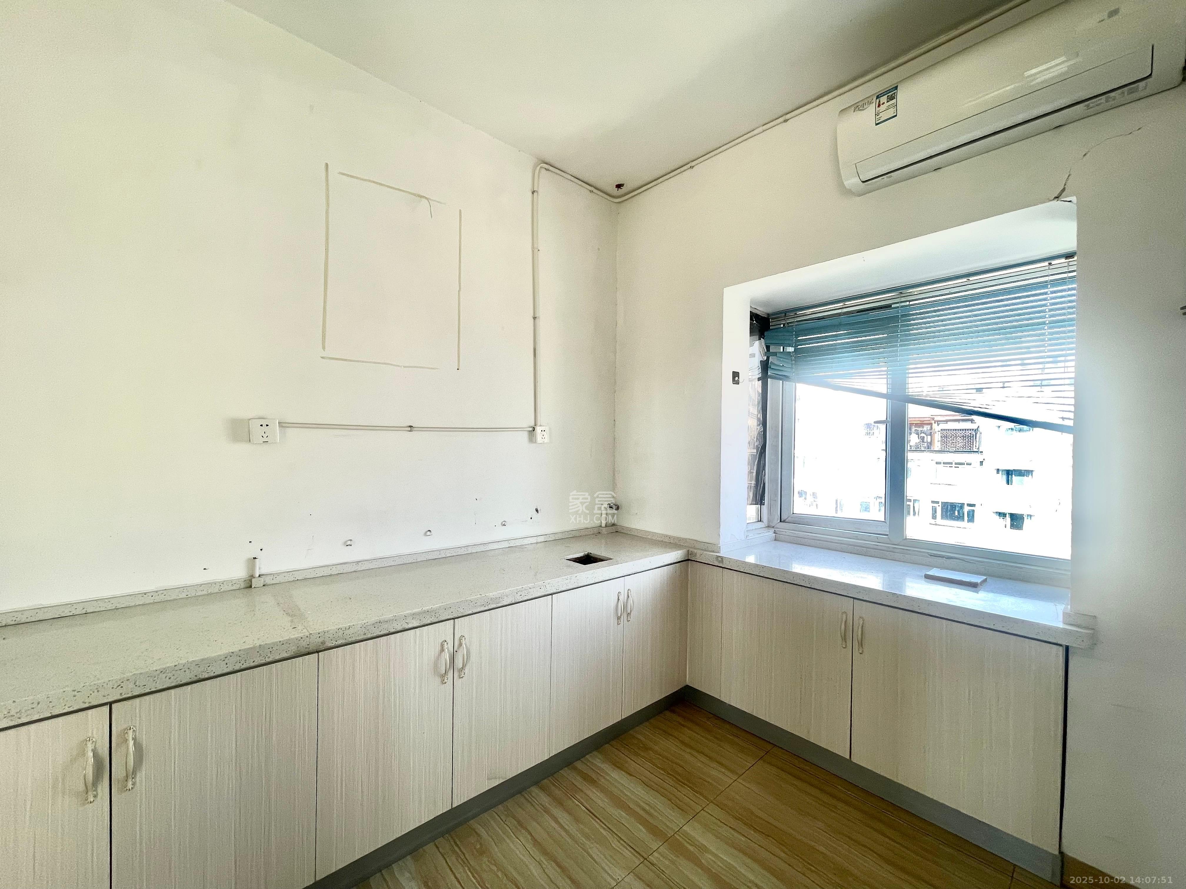 麓阳和景雅苑 6室2厅3卫 4800.0元/月 麓阳和景雅苑 6室2厅3卫 4800.0元/月室内图