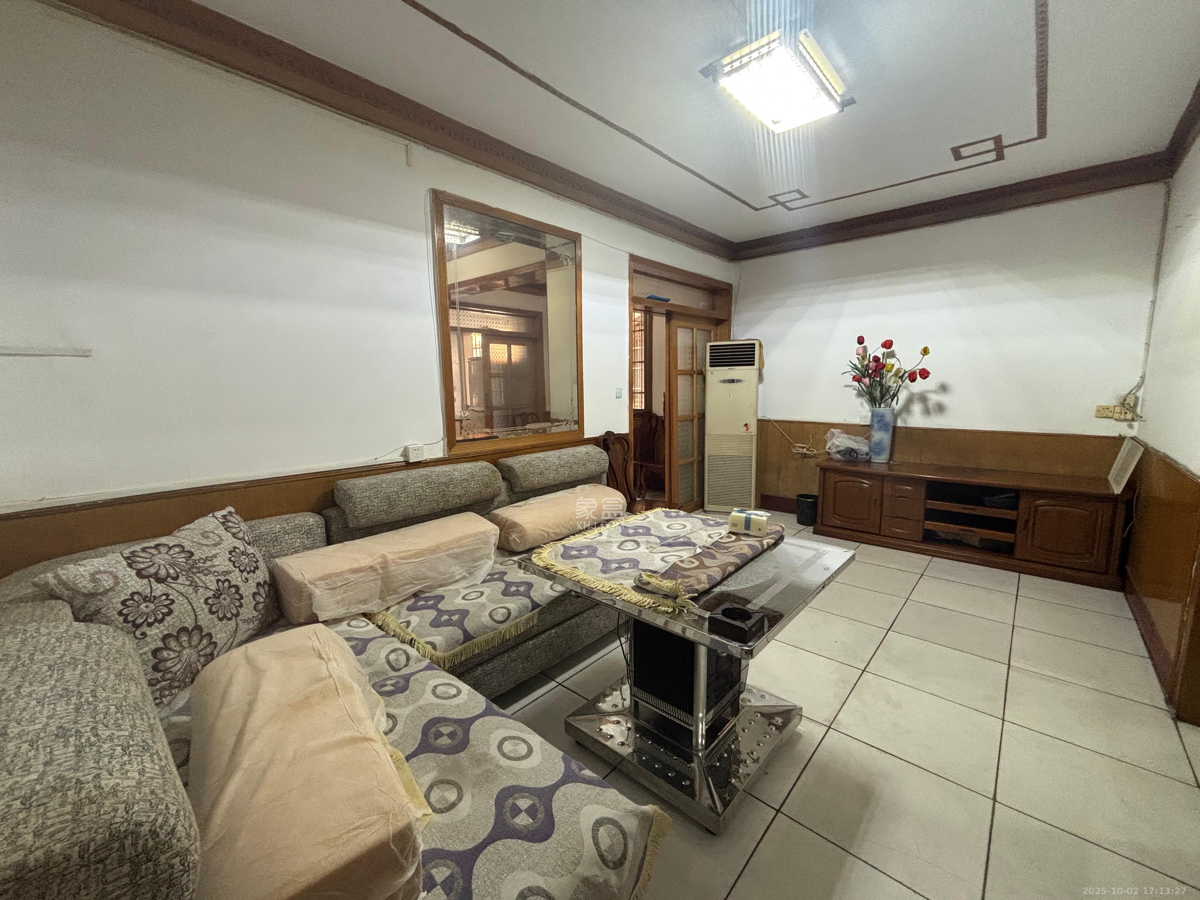 涂家冲社区(涂新小区、农商银行宿舍) 2室2厅1卫 2100.0元/月 涂家冲社区(涂新小区、农商银行宿舍) 2室2厅1卫 2100.0元/月室内图