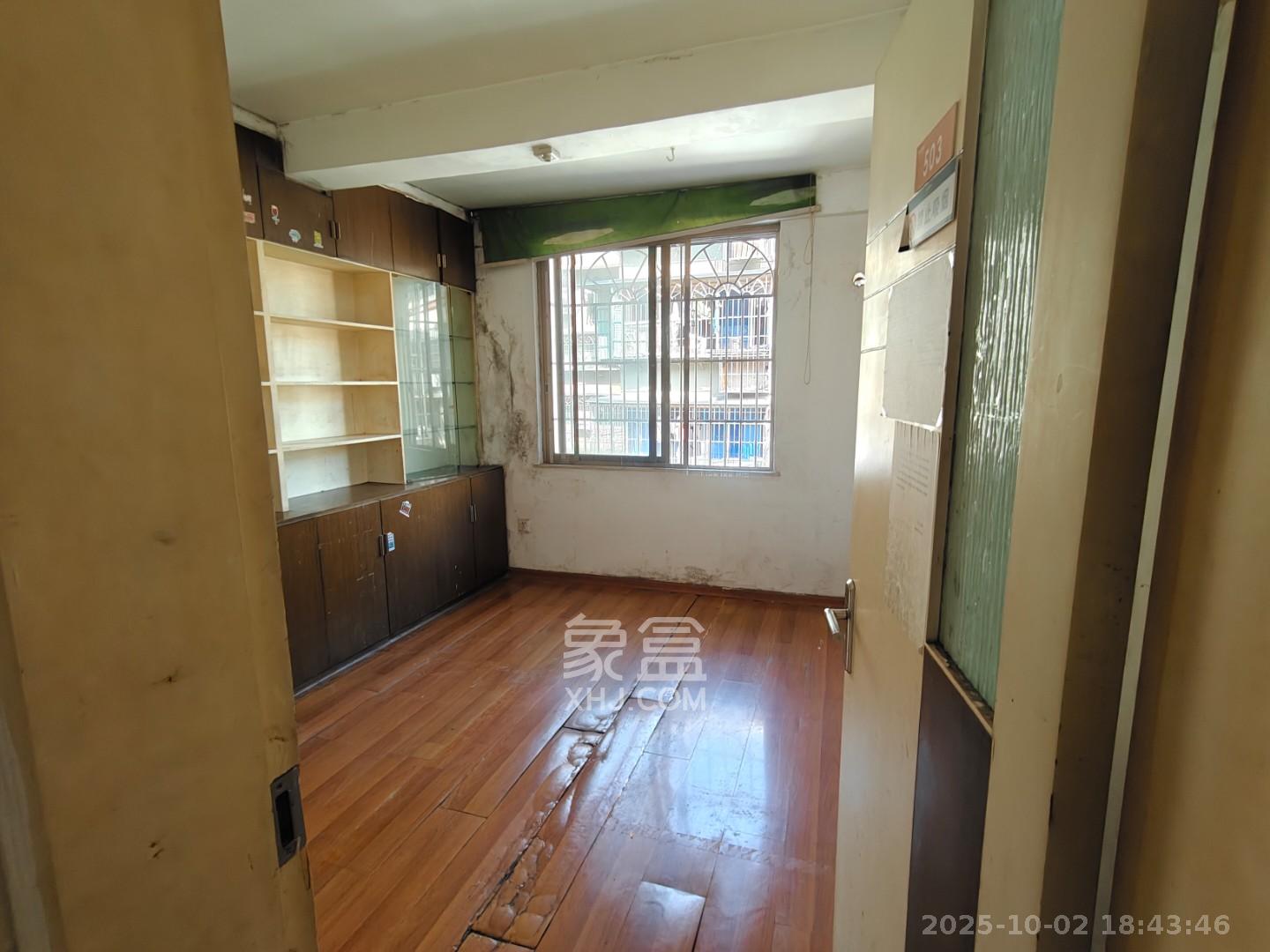 金府嘉苑 3室2厅2卫 4500.0元/月 金府嘉苑 3室2厅2卫 4500.0元/月室内图