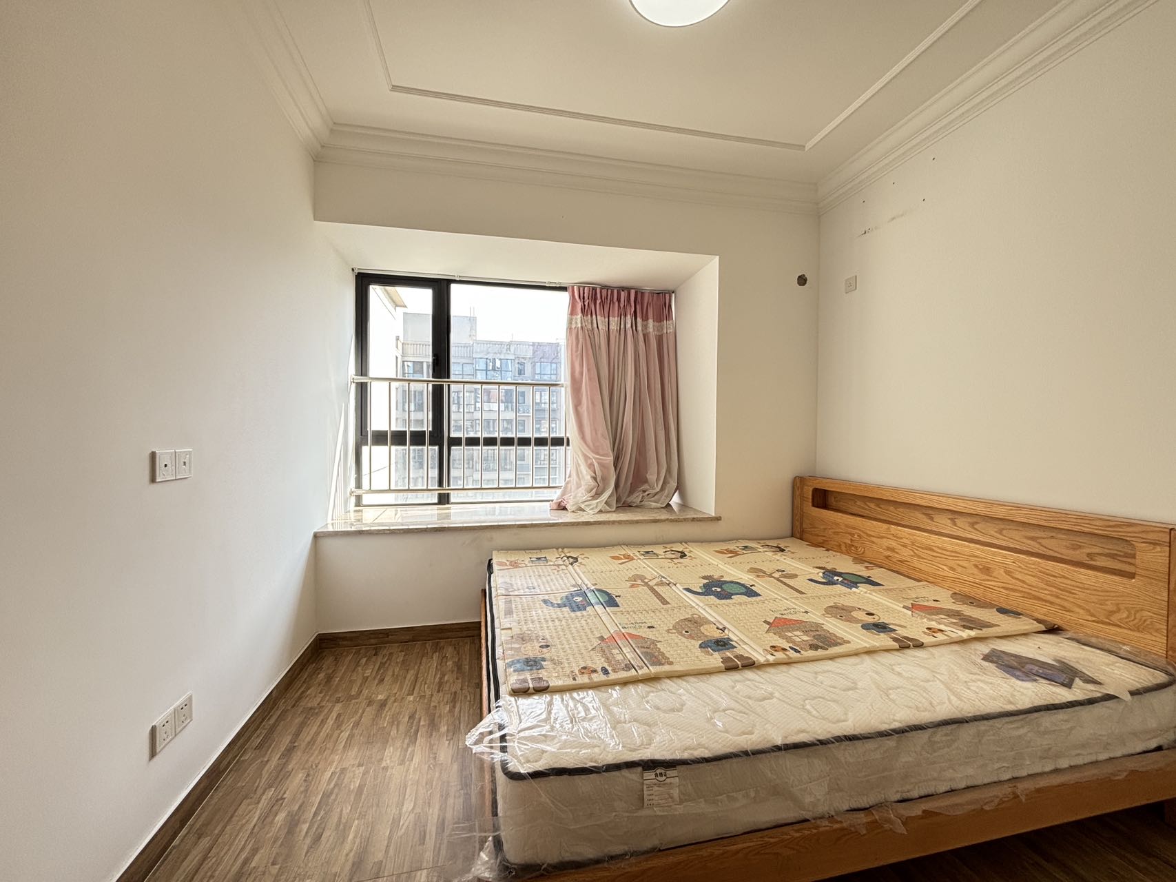 伊泰天骄三期  1室0厅0卫    125.0万 伊泰天骄三期  1室0厅0卫    125.0万室内图