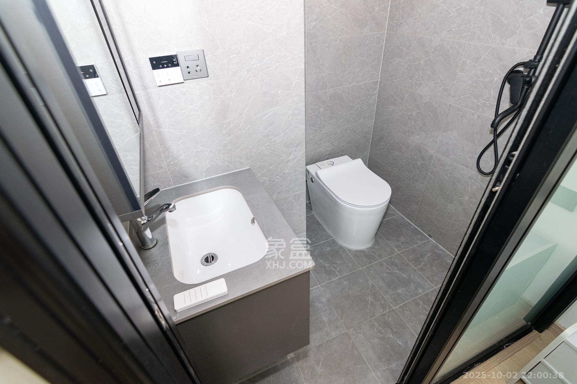 澳海望洲府  4室2厅2卫    69.8万卫生间