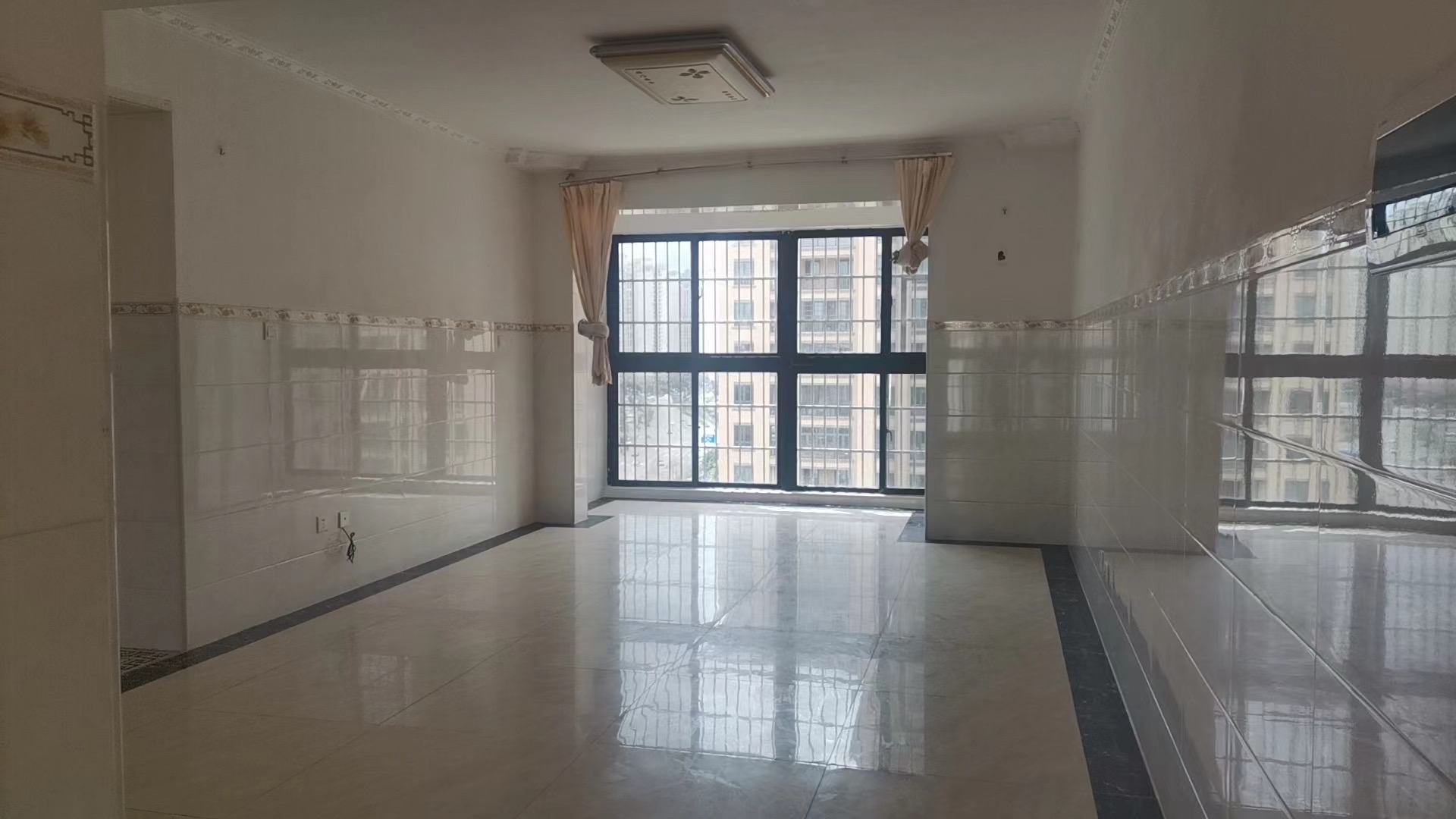 滨江财苑  3室1厅1卫    2500.0元/月室内图