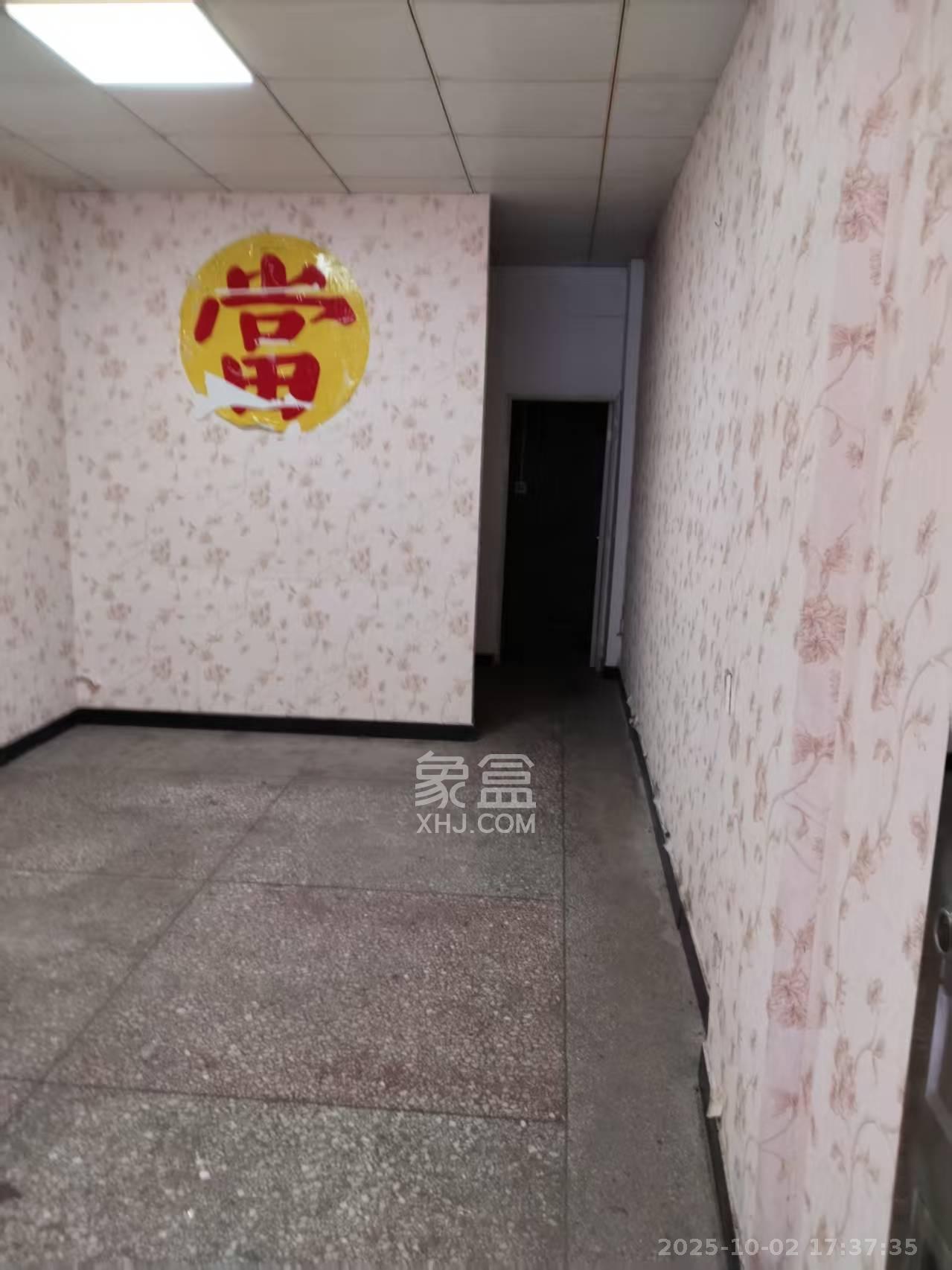 龙塘安置区(龙塘小区) 1室0厅0卫 3000.0元/月 龙塘安置区(龙塘小区) 1室0厅0卫 3000.0元/月室内图