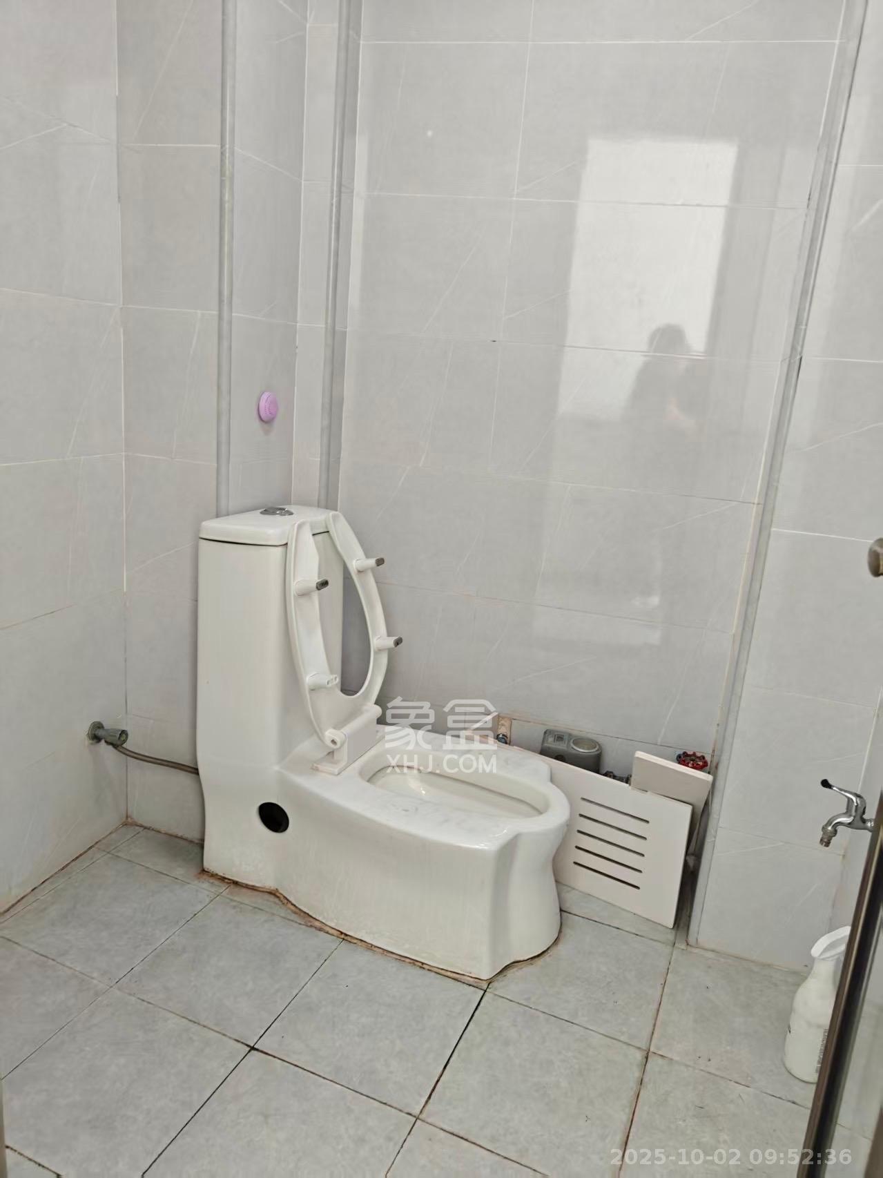 书香名邸  1室1厅1卫    1100.0元/月 书香名邸  1室1厅1卫    1100.0元/月室内图