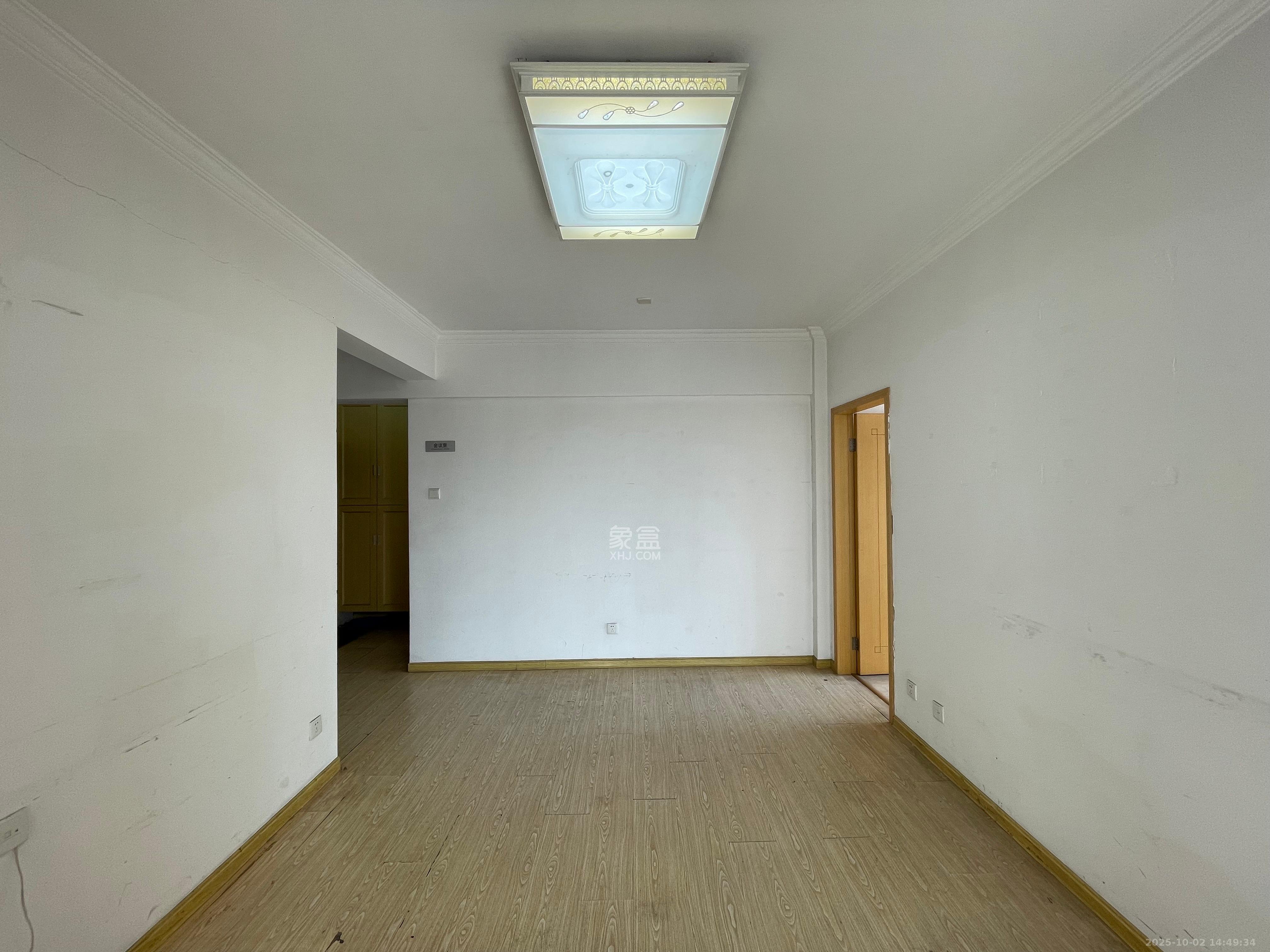 红公馆(前程丽景大厦) 3室2厅1卫 2000.0元/月 红公馆(前程丽景大厦) 3室2厅1卫 2000.0元/月室内图