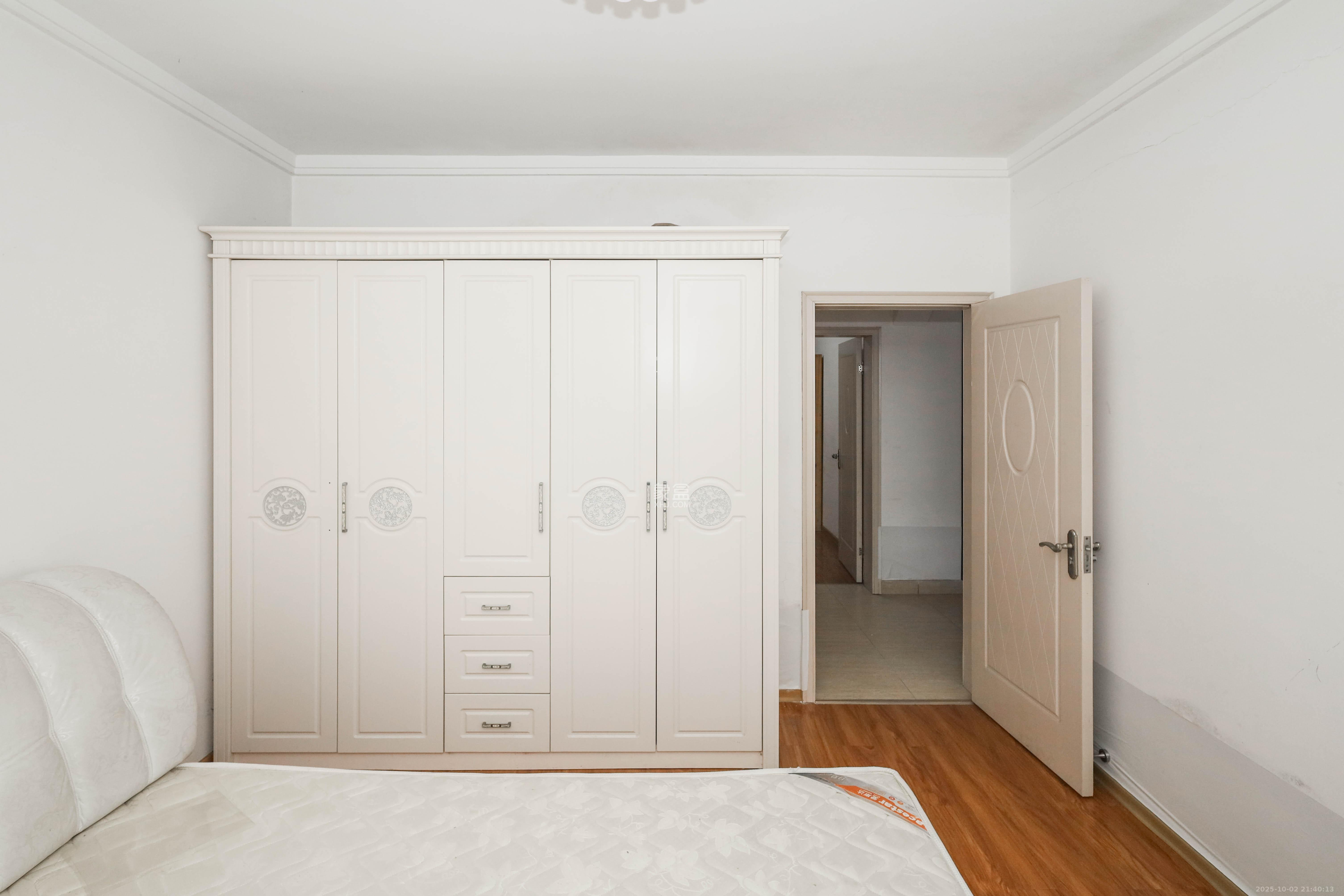 保利麓谷林语A区  3室2厅1卫    79.0万卧室