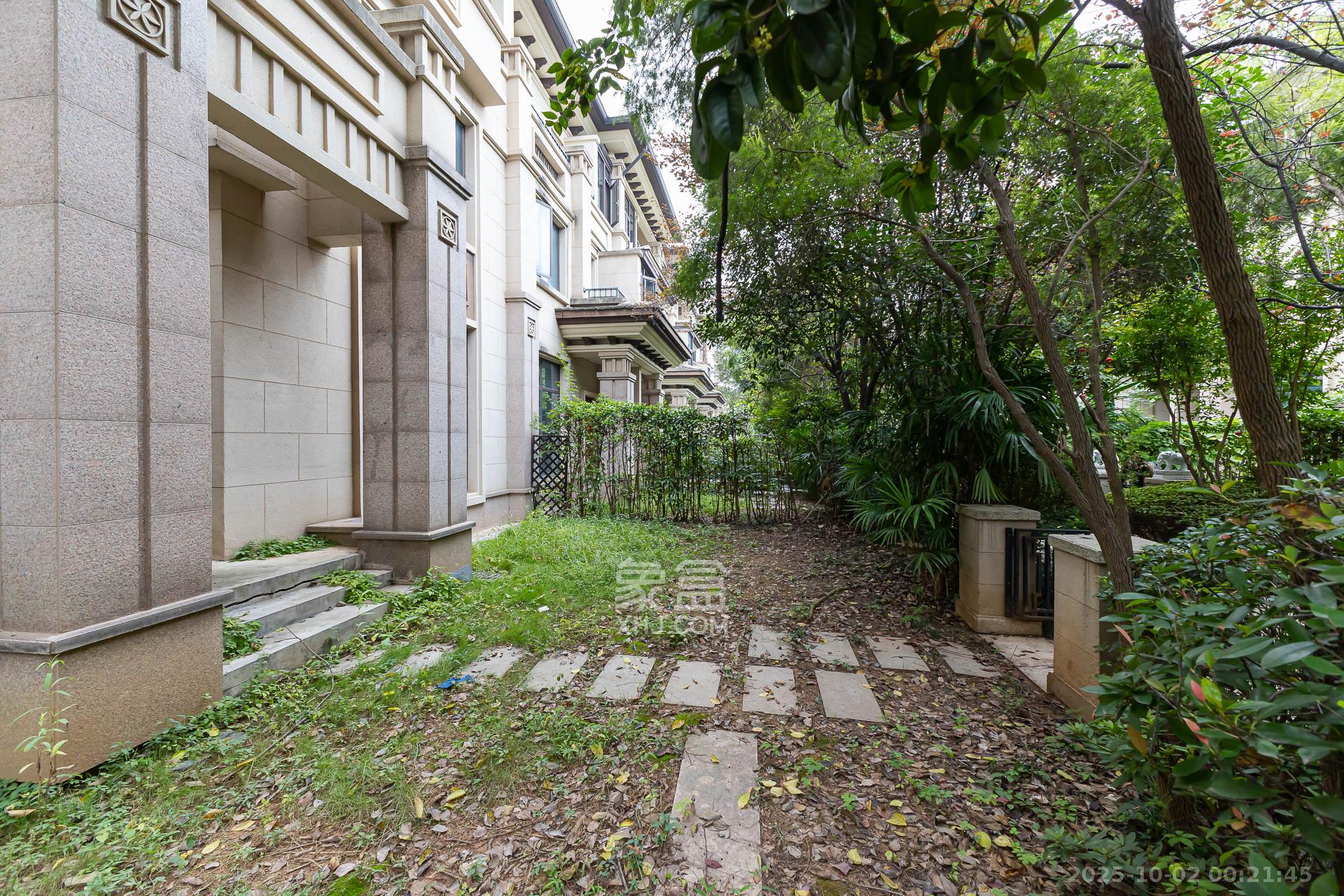 龙湖湘风原著(龙湖湘风星城) 5室2厅4卫 375.0万 龙湖湘风原著(龙湖湘风星城) 5室2厅4卫 375.0万其他