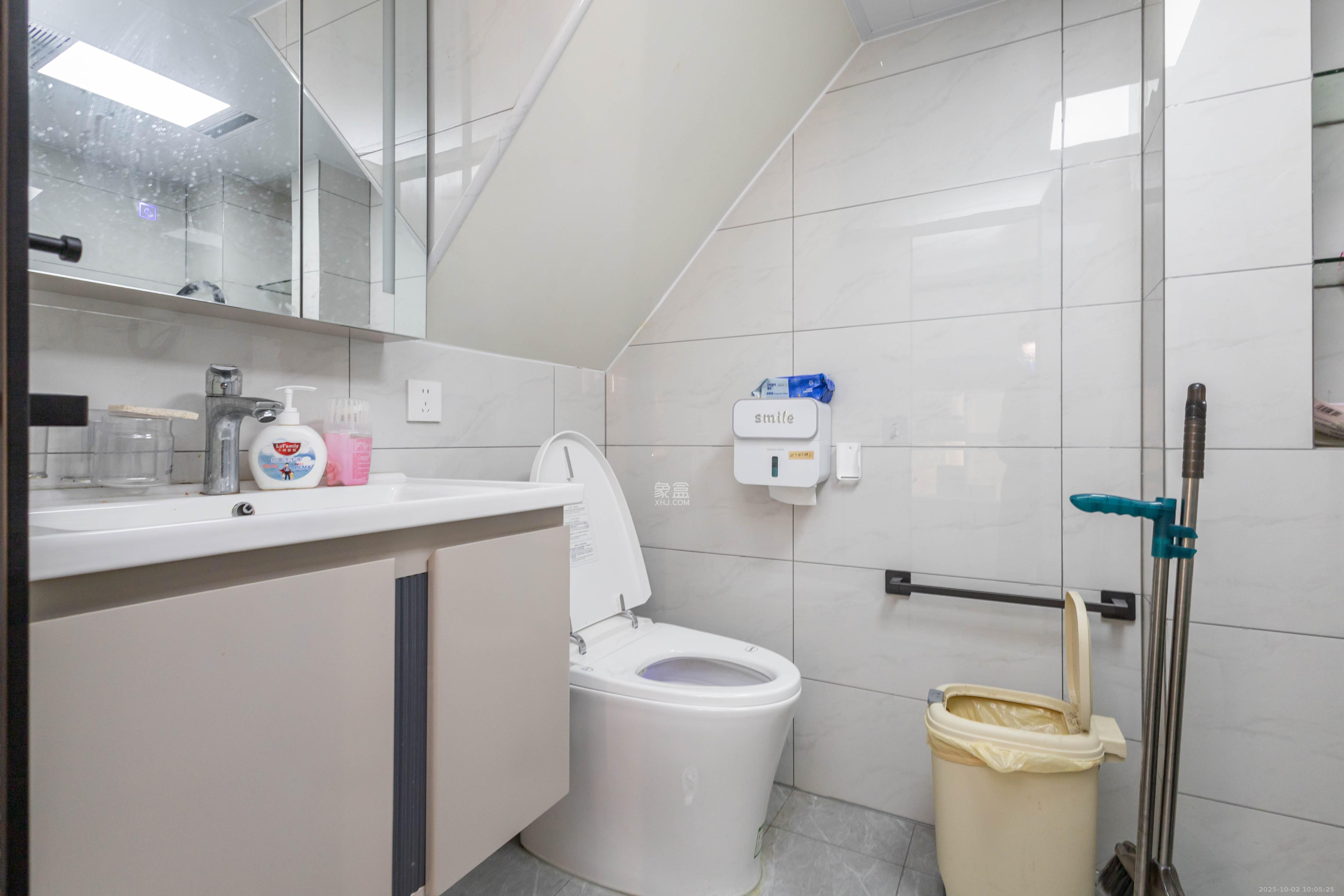 中交广场公寓  2室1厅1卫    2500.0元/月室内图