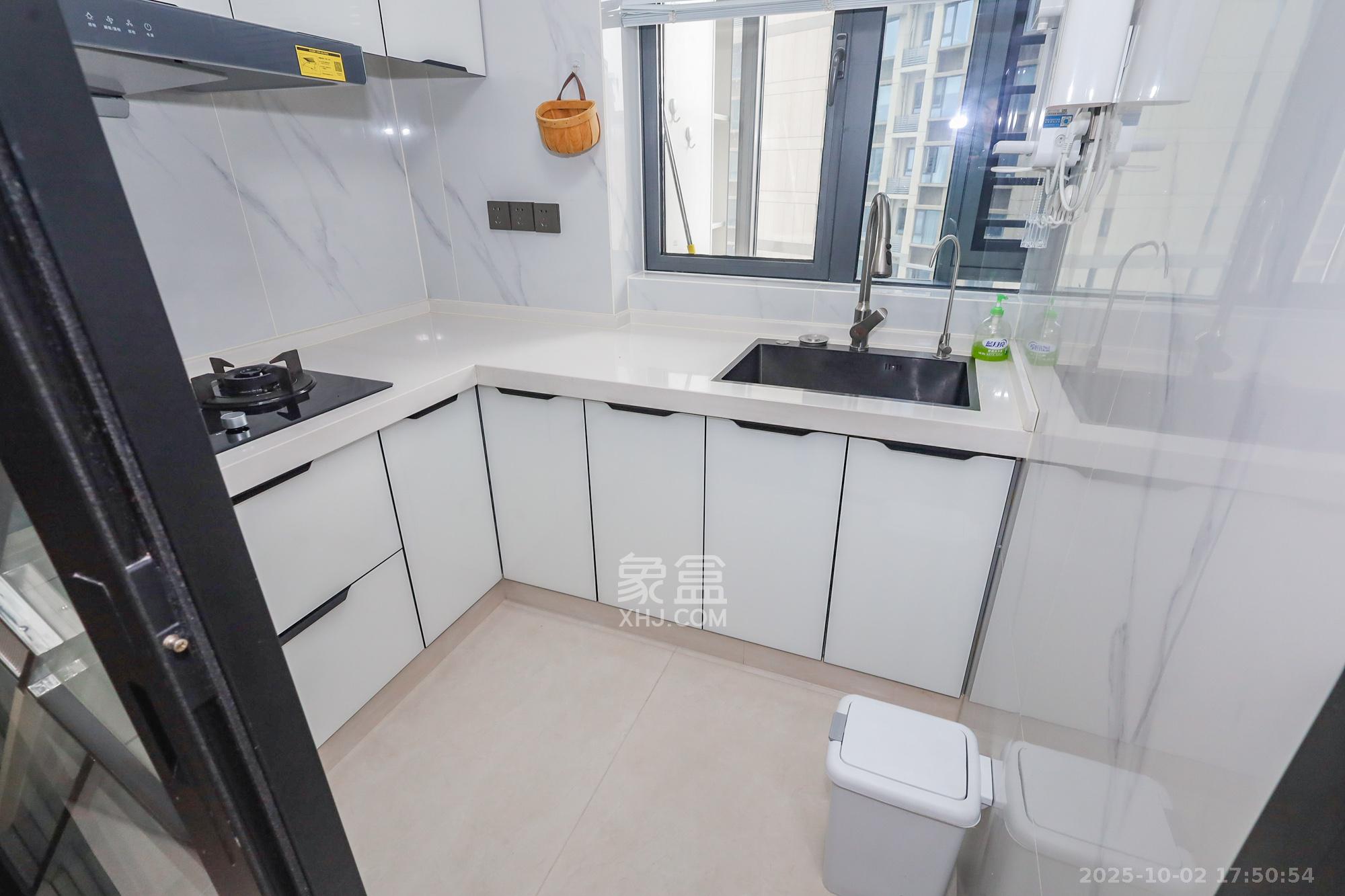 卓越中寰  2室2厅1卫    88.0万厨房