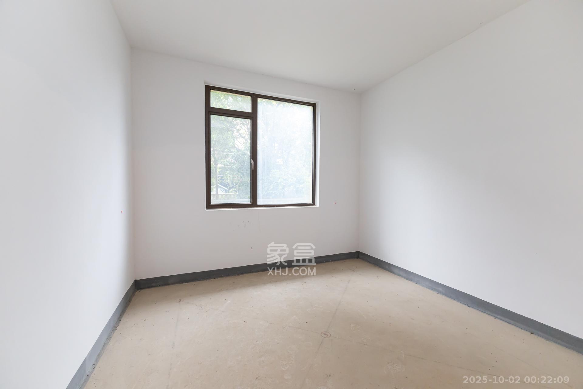 龙湖湘风原著(龙湖湘风星城) 5室2厅4卫 375.0万 龙湖湘风原著(龙湖湘风星城) 5室2厅4卫 375.0万卧室