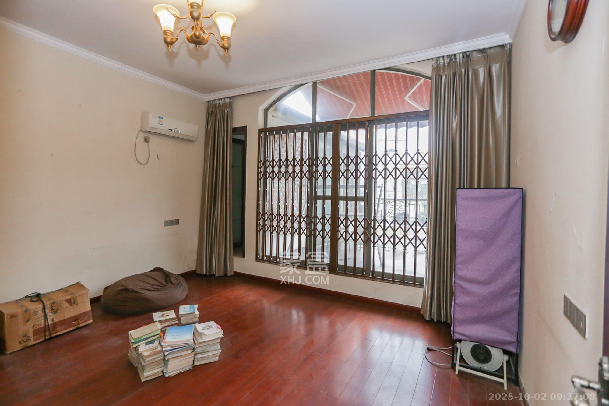 卓越蔚蓝海岸二期  4室2厅2卫    5200.0元/月室内图