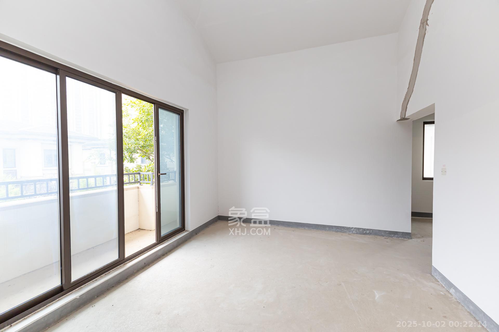 龙湖湘风原著（龙湖湘风星城）  5室2厅4卫    375.0万卧室