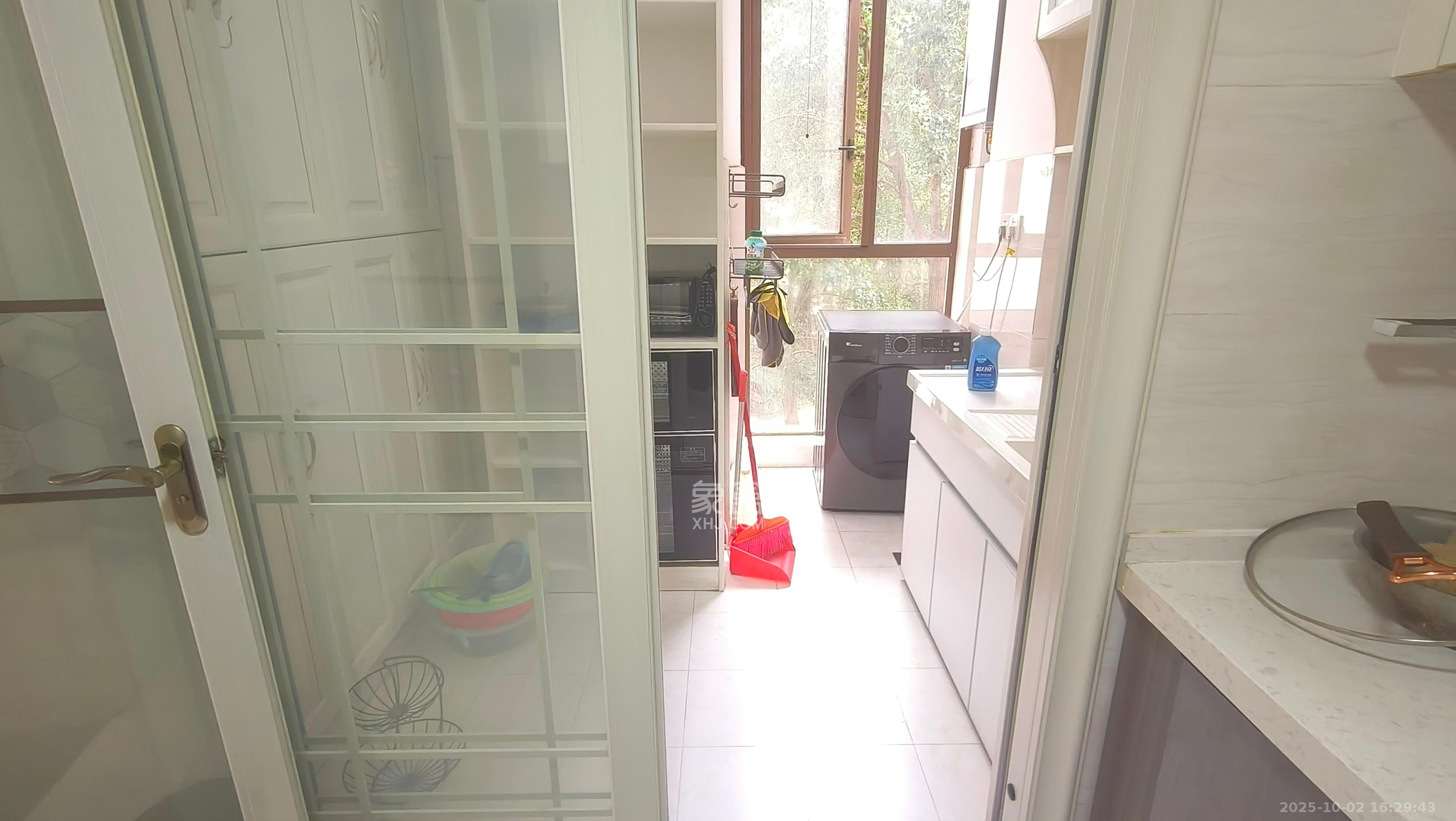 第六都（陆都小区）  4室2厅2卫    3800.0元/月室内图