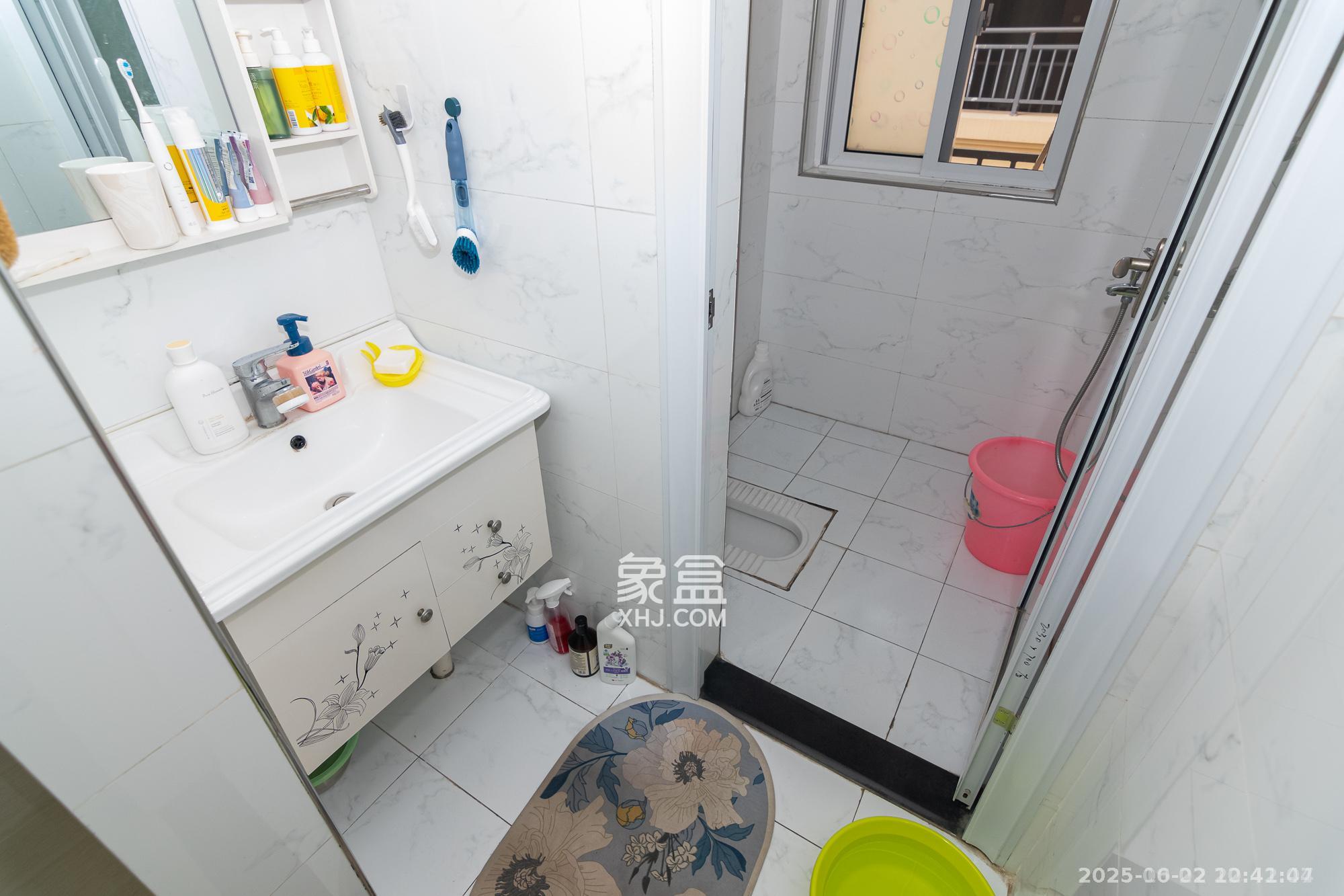 荣盛岳麓峰景 3室2厅1卫 2000.0元/月 荣盛岳麓峰景 3室2厅1卫 2000.0元/月室内图