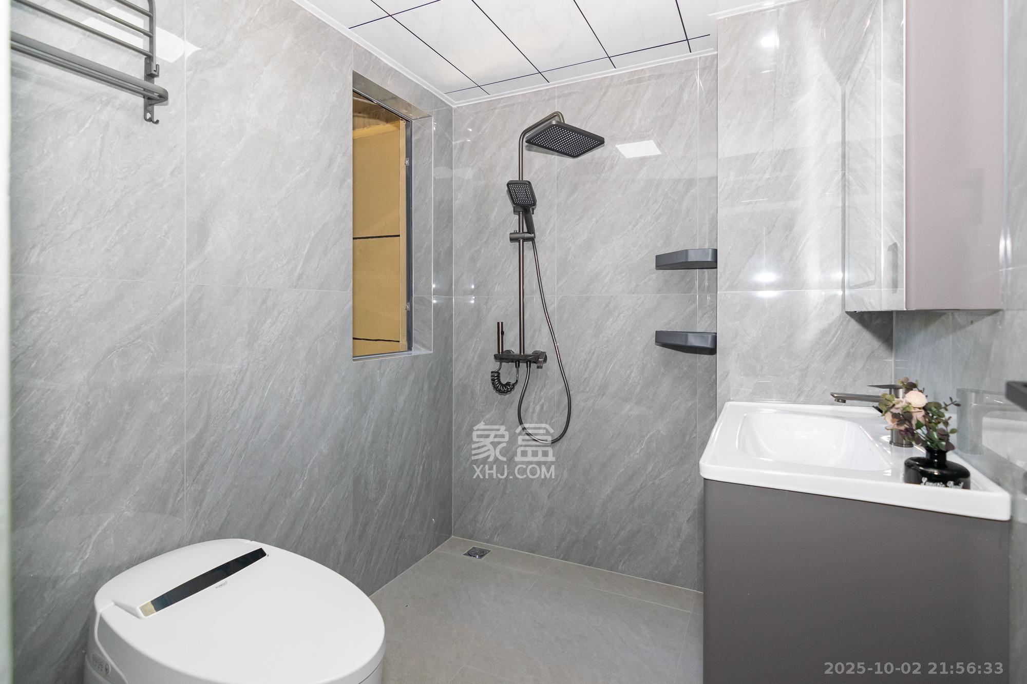 澳海澜庭  3室2厅2卫    79.8万 澳海澜庭  3室2厅2卫    79.8万卫生间