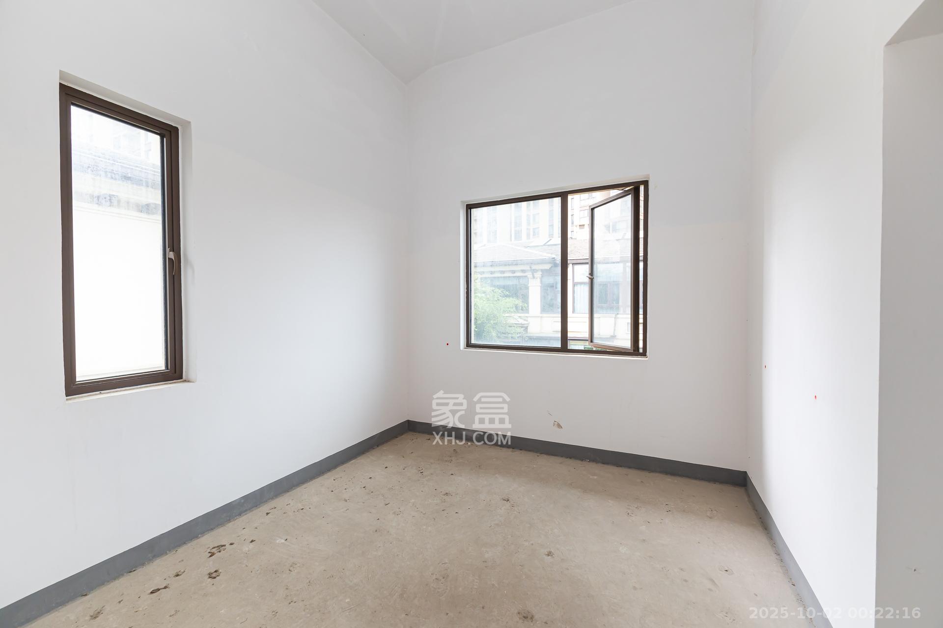 龙湖湘风原著(龙湖湘风星城) 5室2厅4卫 375.0万 龙湖湘风原著(龙湖湘风星城) 5室2厅4卫 375.0万卧室