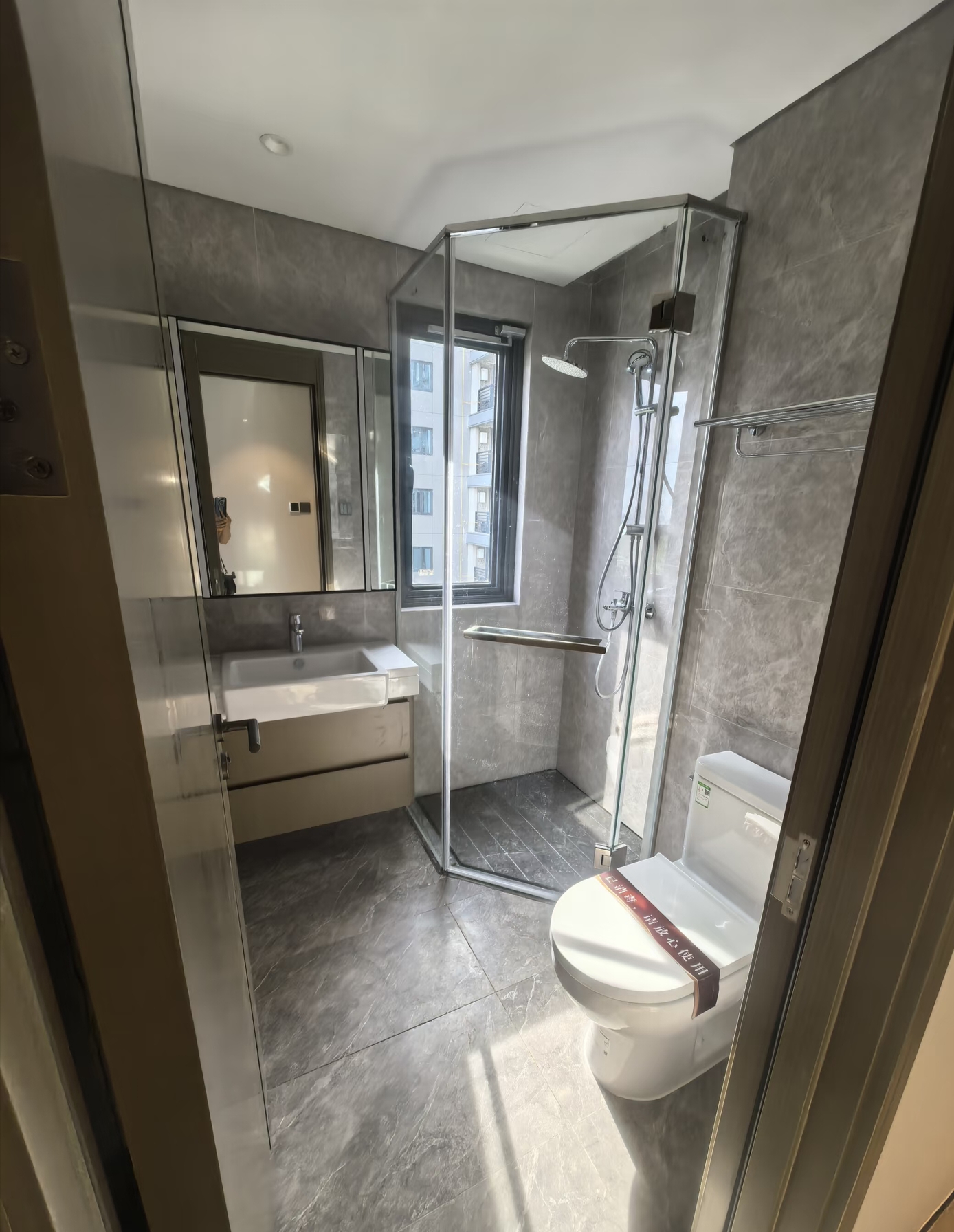 仁恒滨江园(一.二期) 3室2厅1卫 4000.0元/月 仁恒滨江园(一.二期) 3室2厅1卫 4000.0元/月室内图