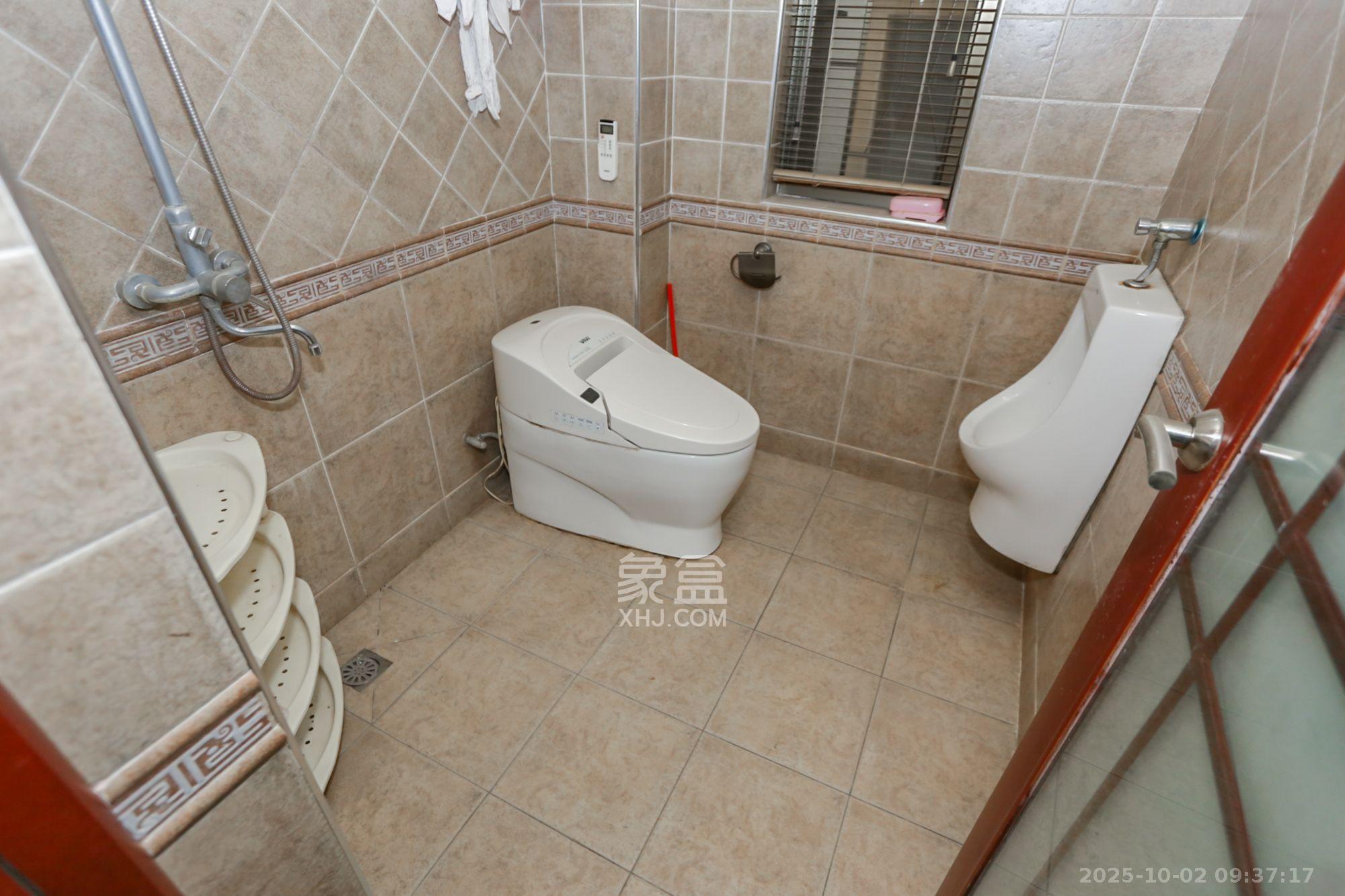 卓越蔚蓝海岸二期  4室2厅2卫    5200.0元/月室内图